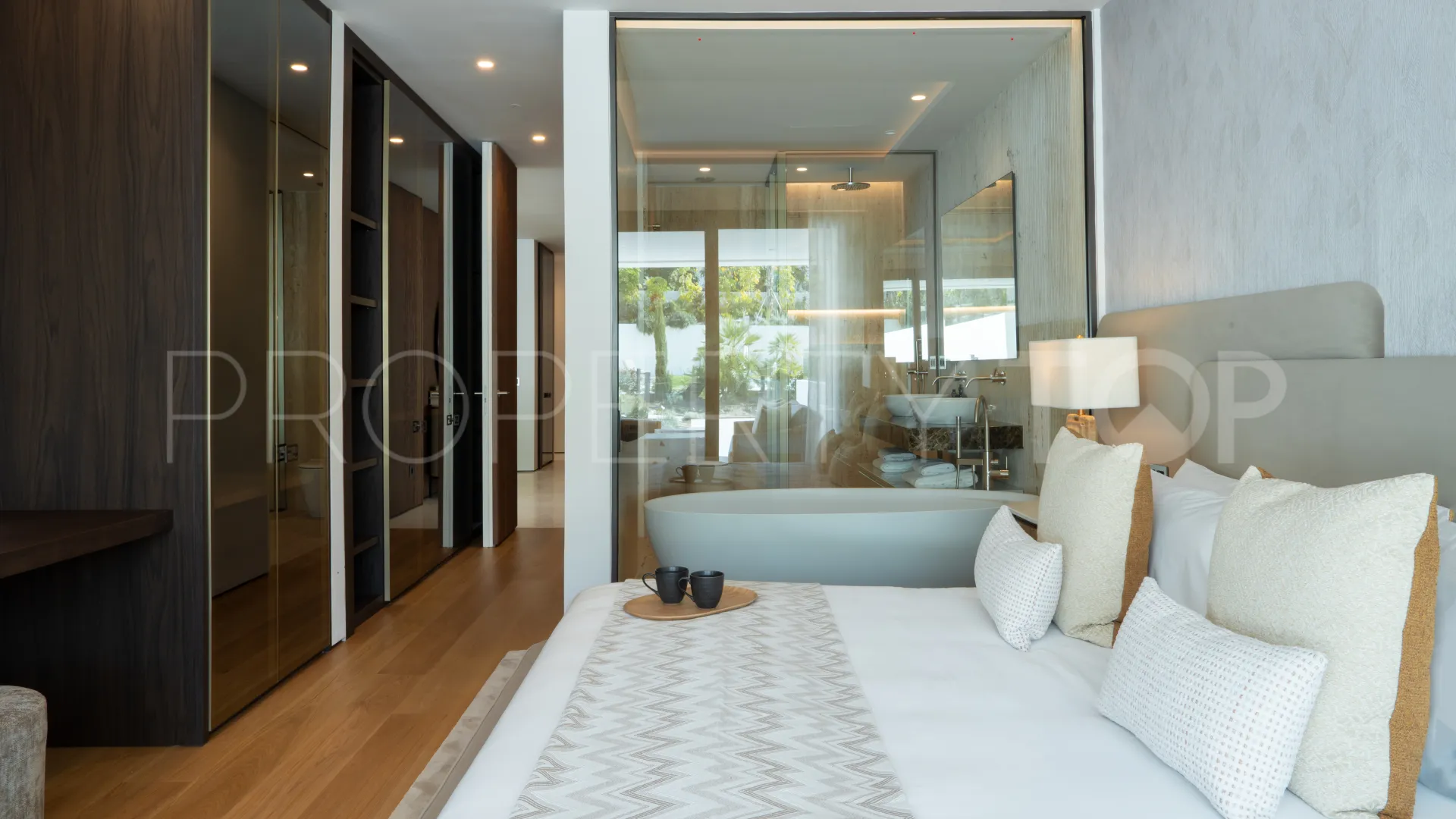 For sale ground floor duplex with 4 bedrooms in Epic Marbella