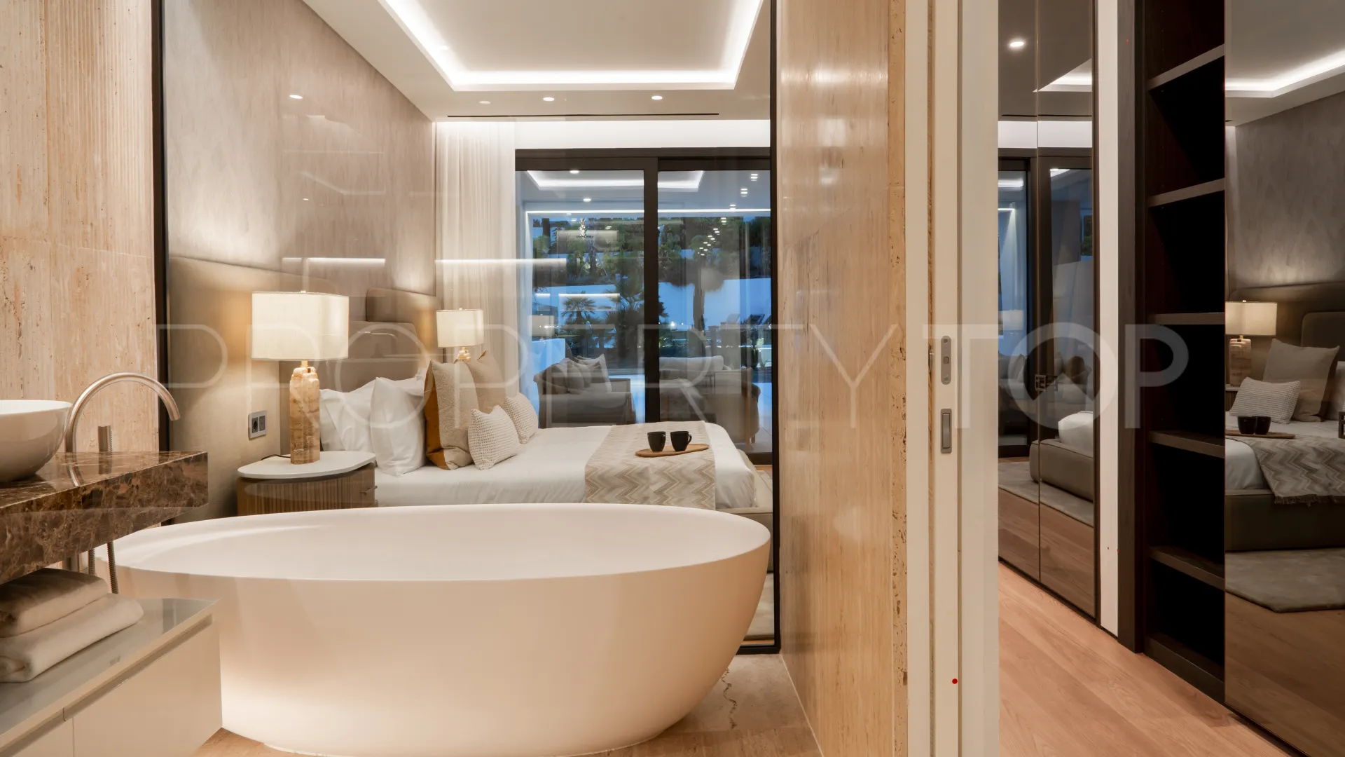 For sale ground floor duplex with 4 bedrooms in Epic Marbella