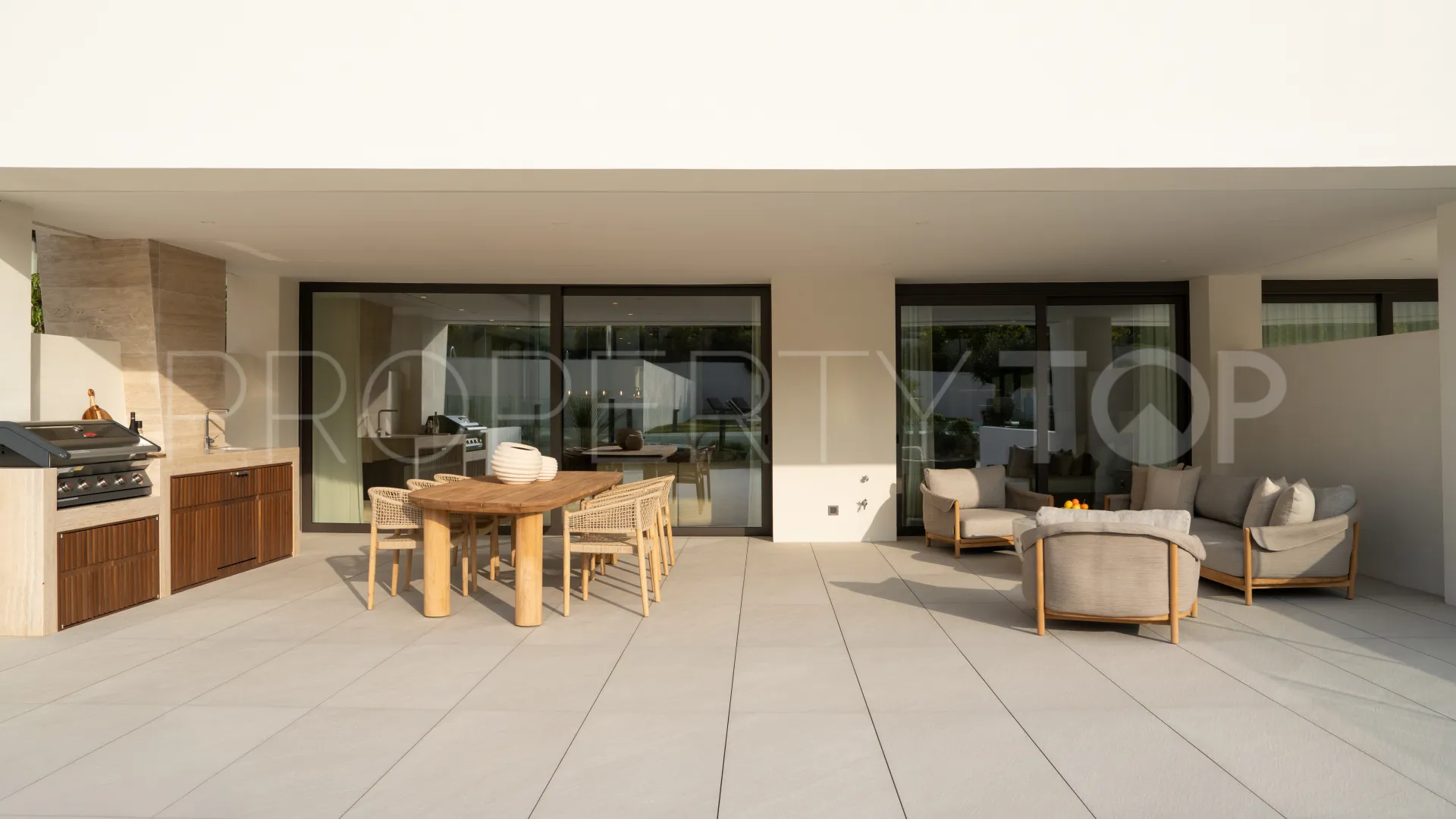 For sale ground floor duplex with 4 bedrooms in Epic Marbella