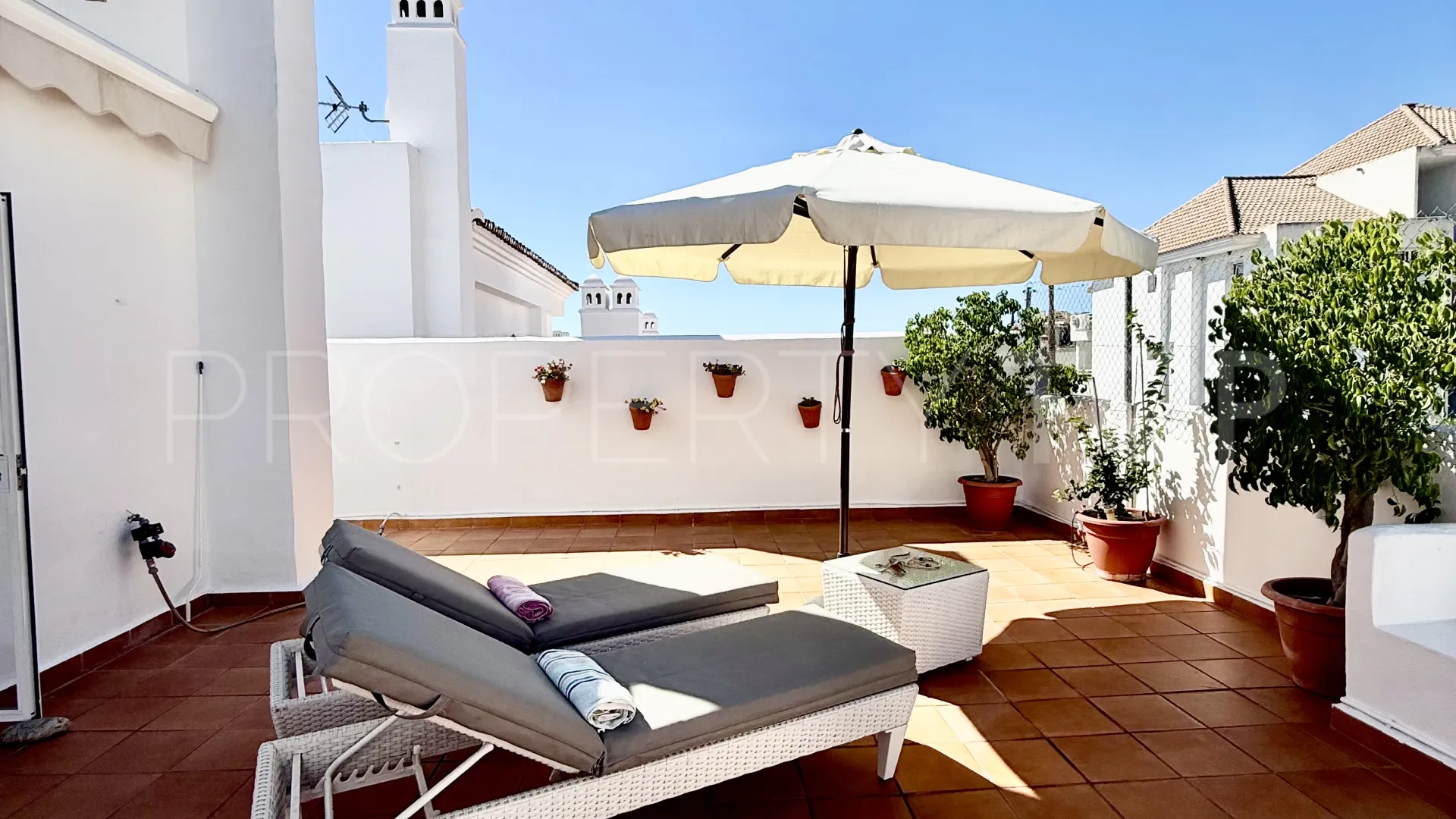 Atico duplex en venta con 3 dormitorios en Selwo