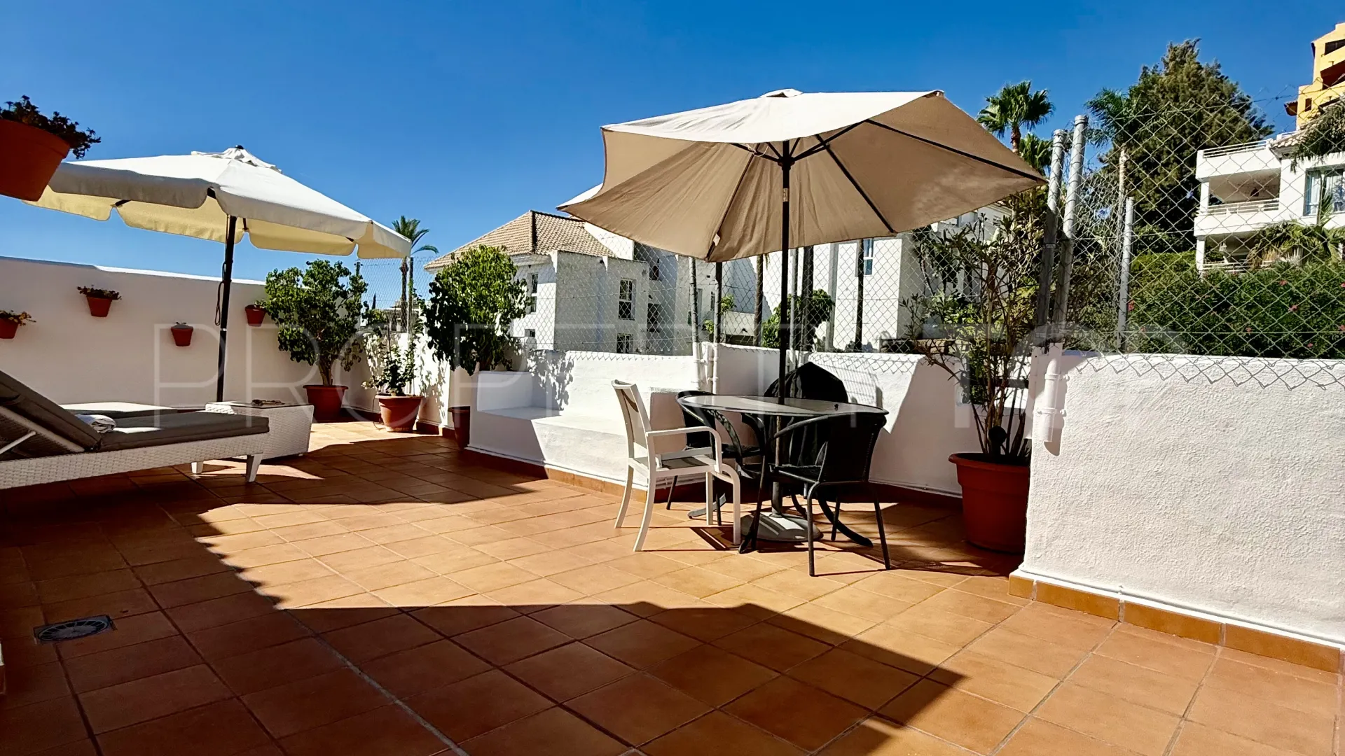 Atico duplex en venta con 3 dormitorios en Selwo
