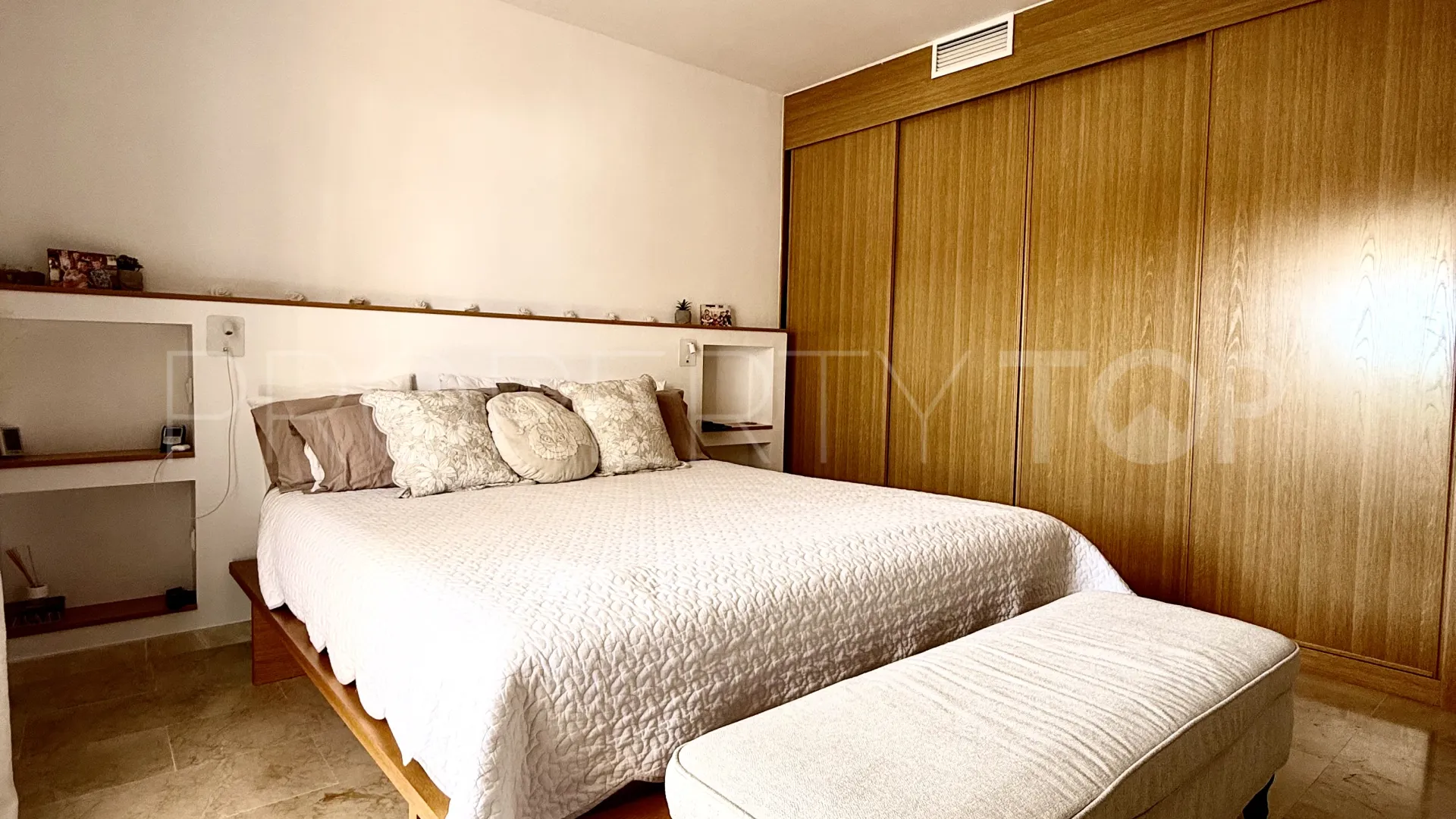 Atico duplex en venta con 3 dormitorios en Selwo