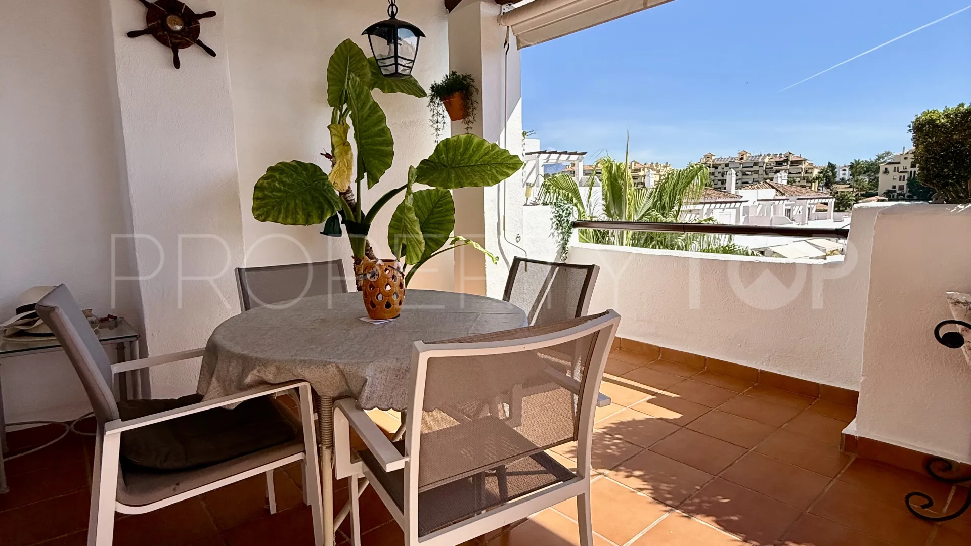 Atico duplex en venta con 3 dormitorios en Selwo