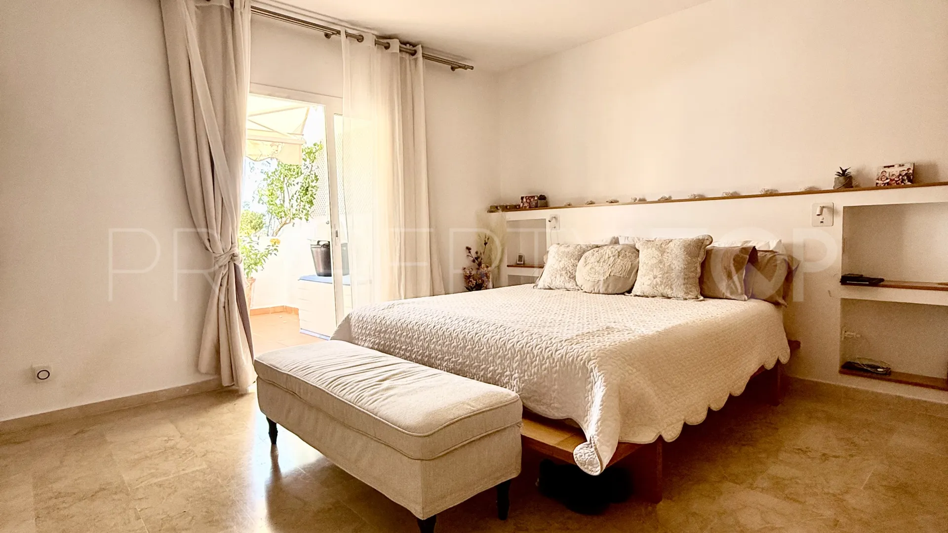 Atico duplex en venta con 3 dormitorios en Selwo