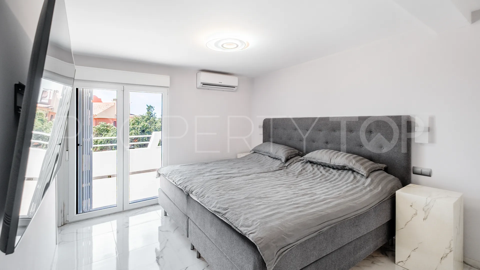 Buy 4 bedrooms town house in Cabopino