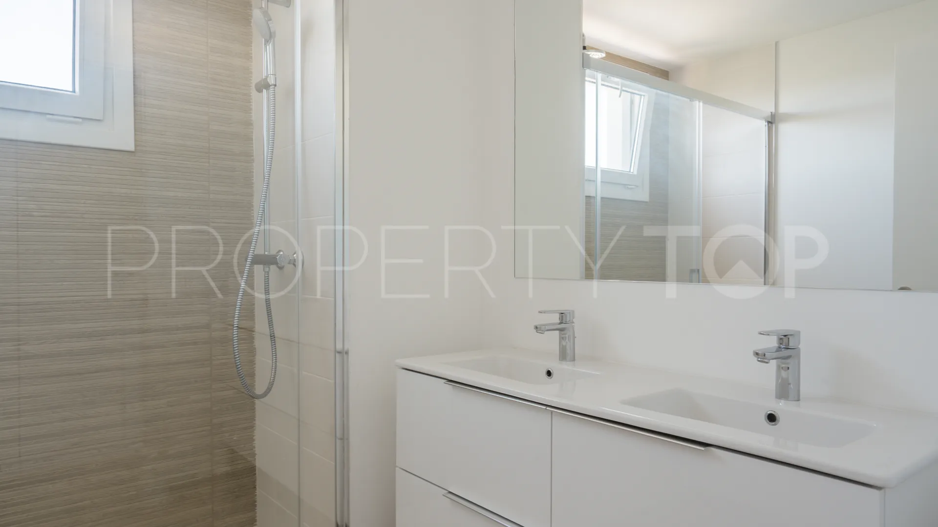 Se vende atico duplex en Aqua Gardens