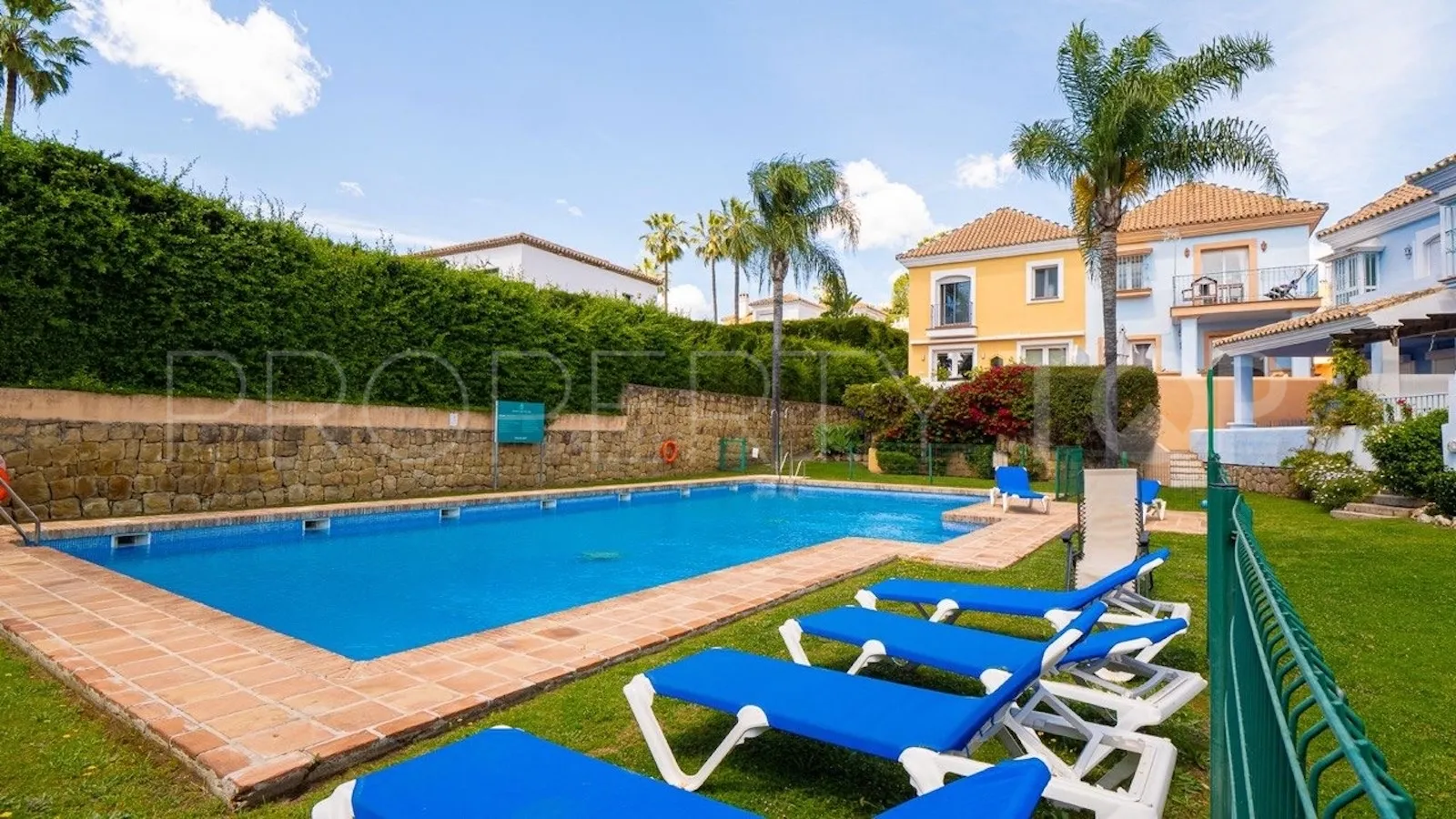 Buy town house in Aloha Lake Village