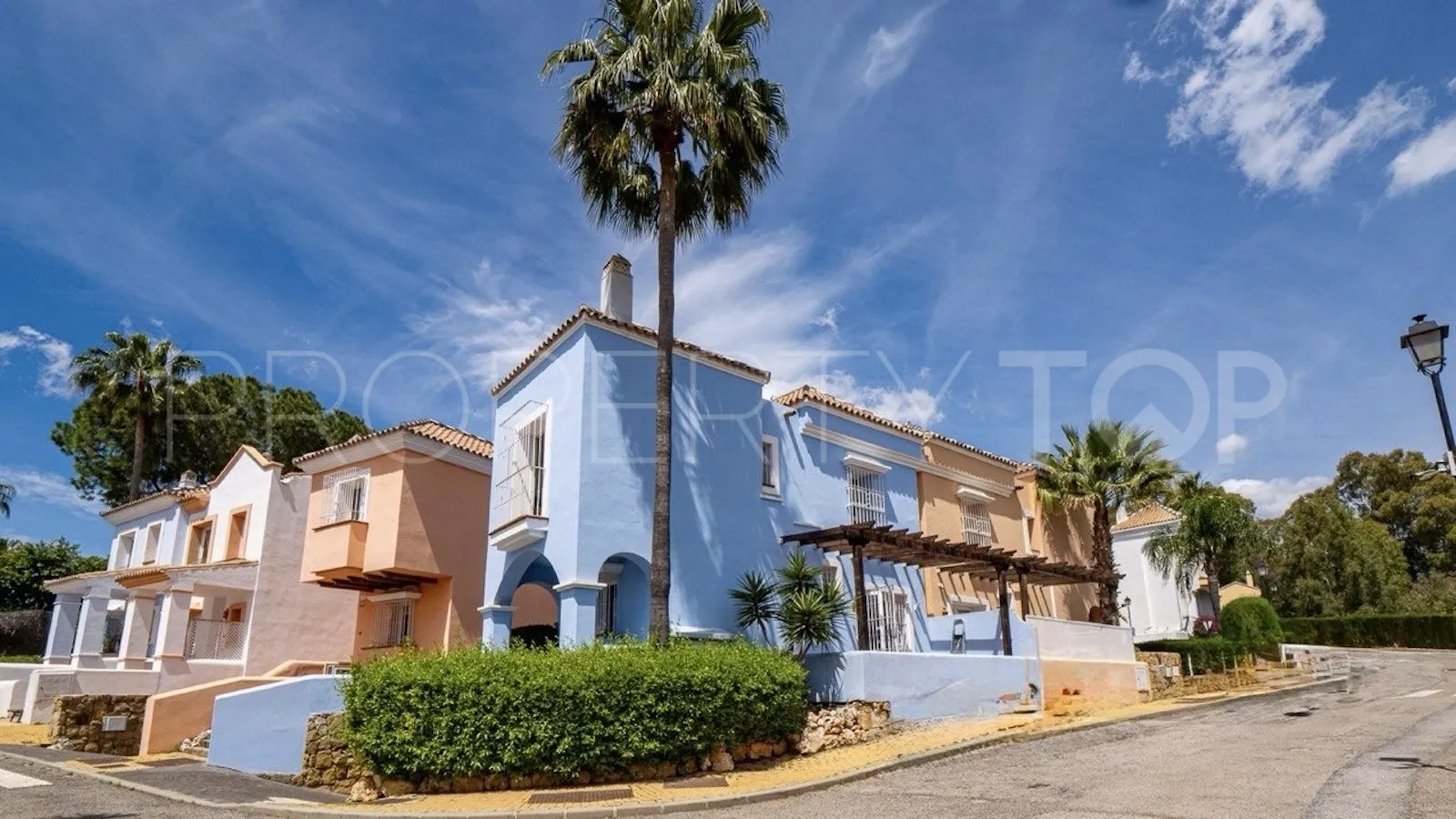 Buy town house in Aloha Lake Village