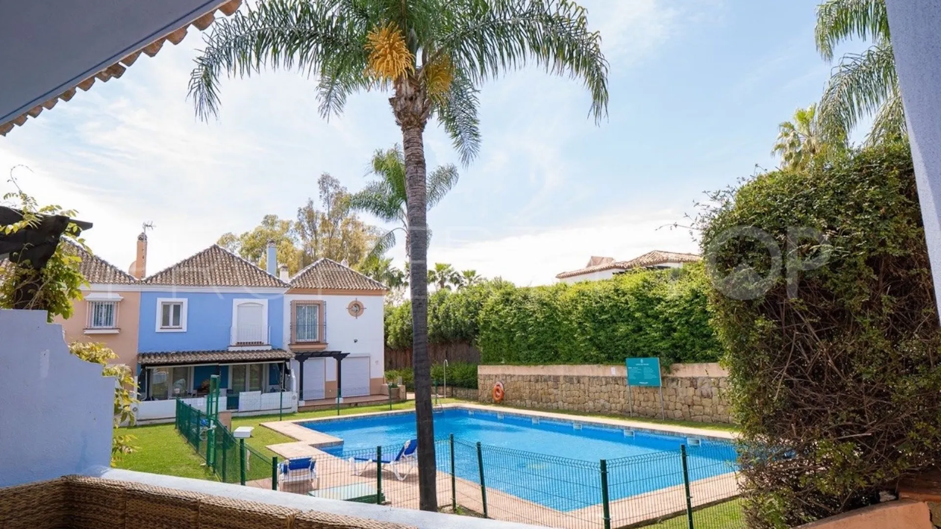 Buy town house in Aloha Lake Village