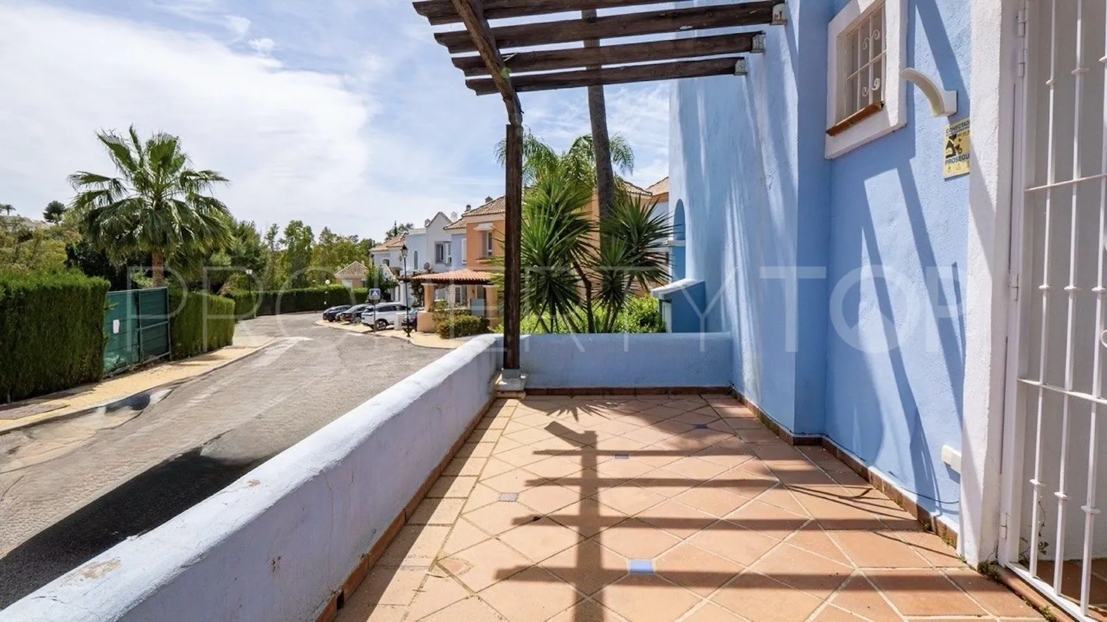 Buy town house in Aloha Lake Village