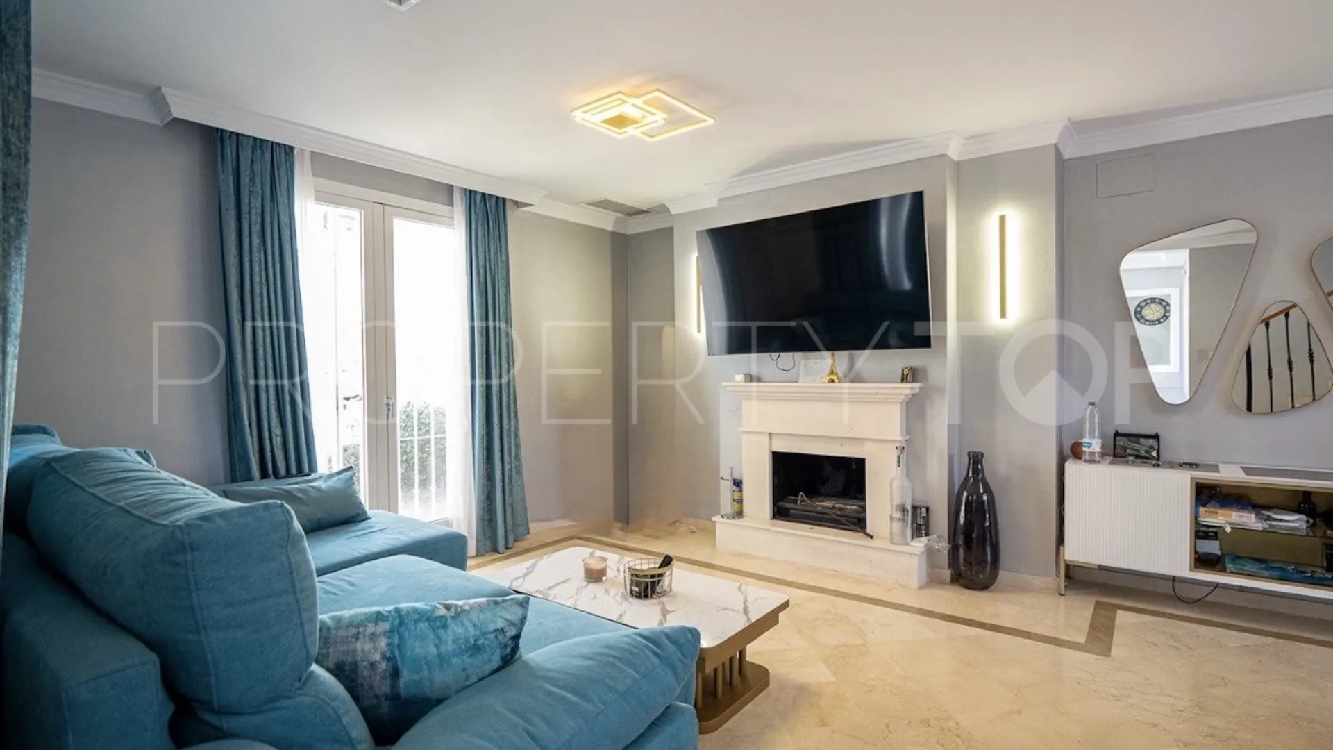 Buy town house in Aloha Lake Village