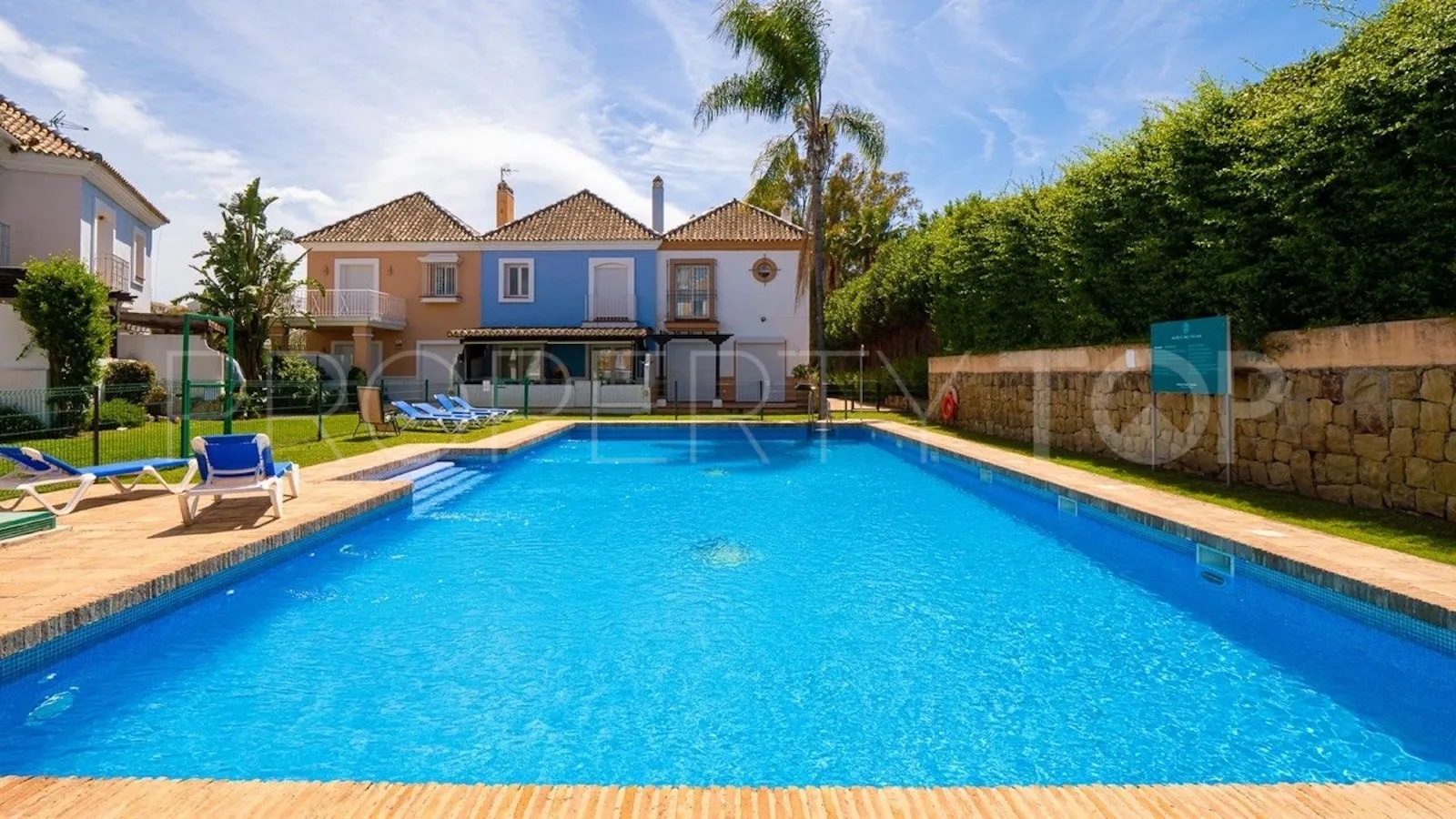 Buy town house in Aloha Lake Village