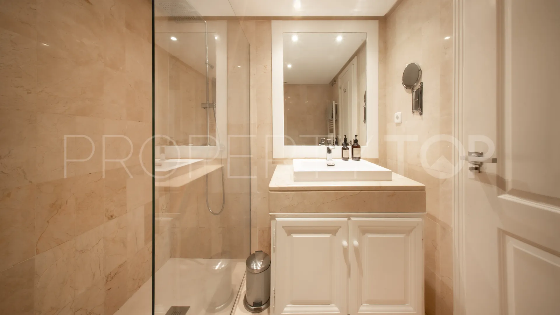 For sale ground floor apartment in El Presidente