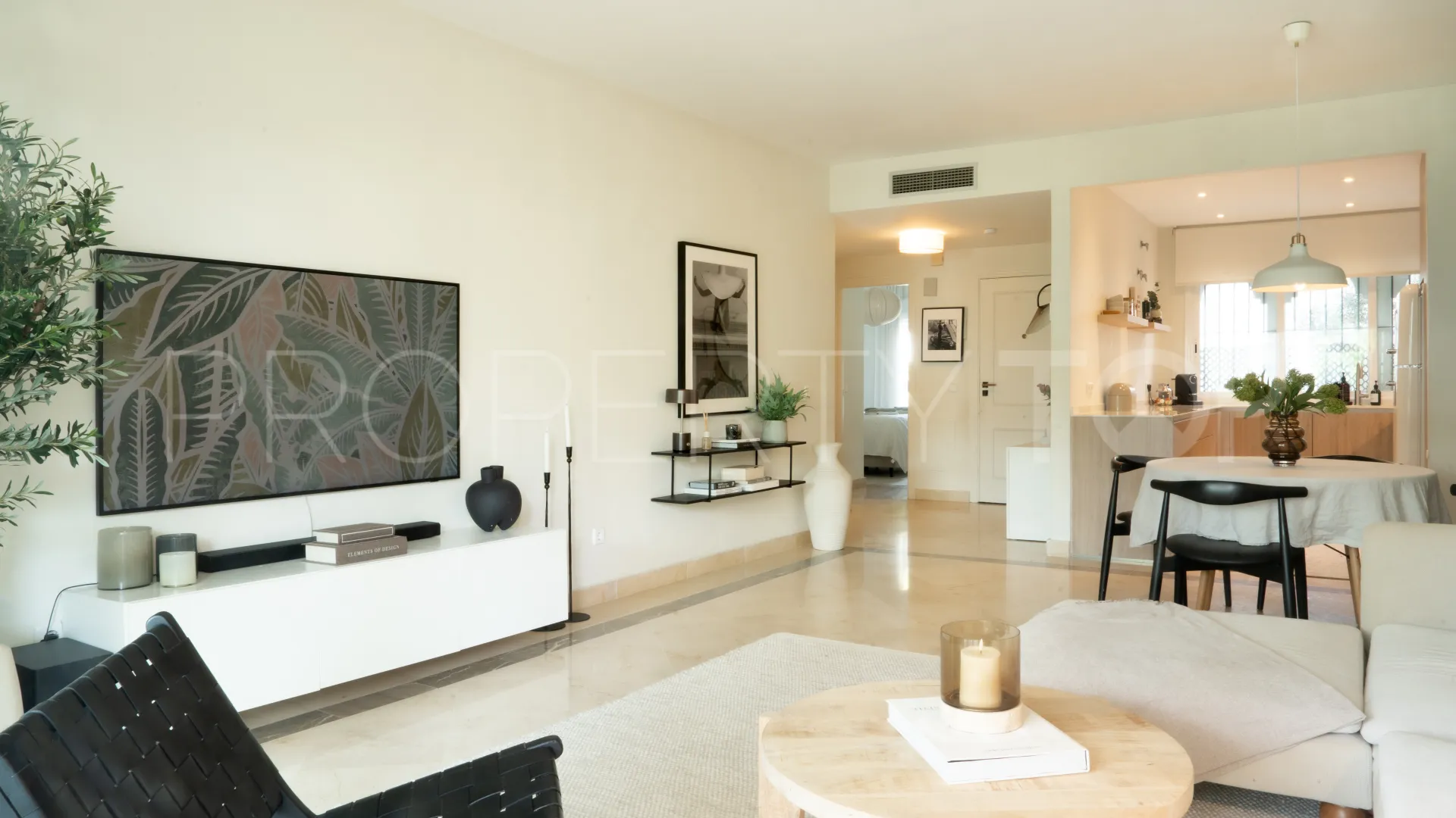 For sale ground floor apartment in El Presidente