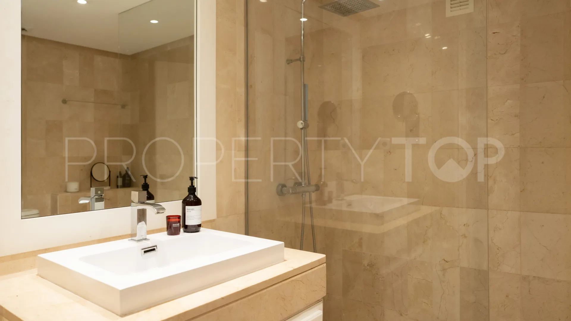 For sale ground floor apartment in El Presidente