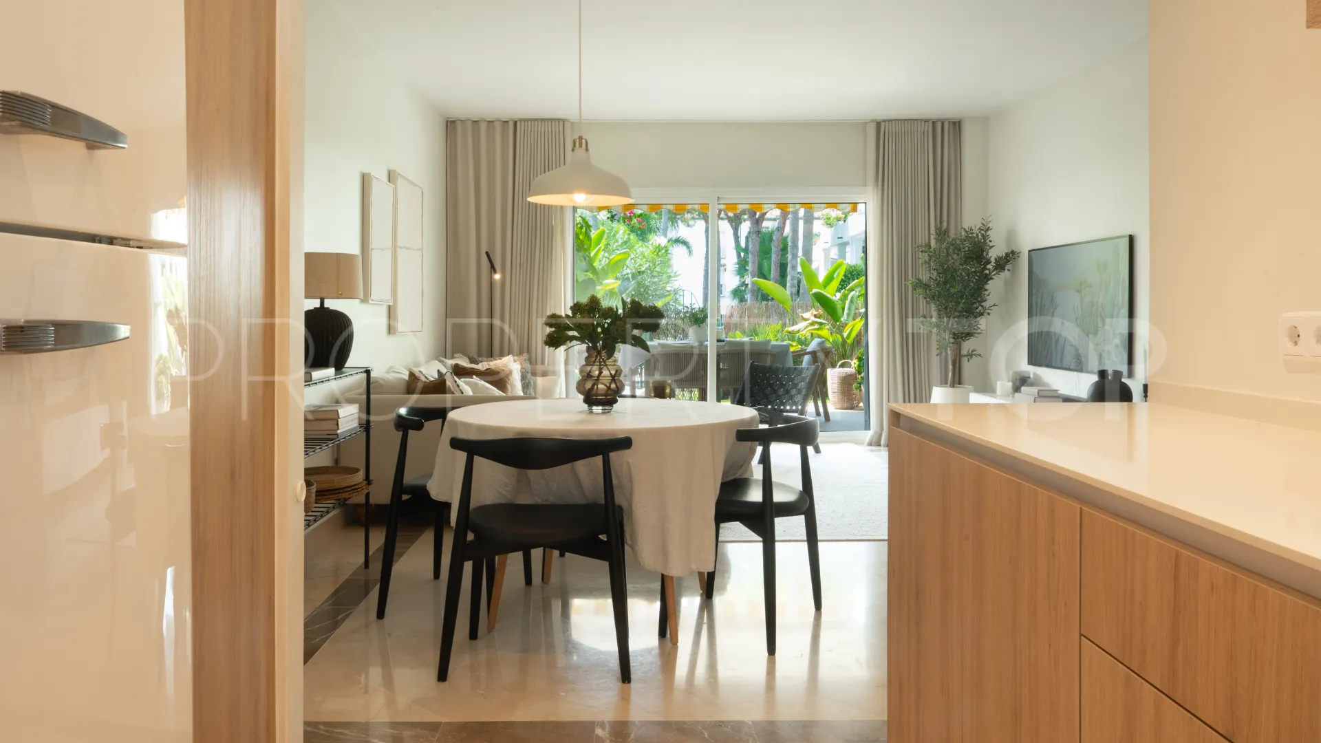 For sale ground floor apartment in El Presidente