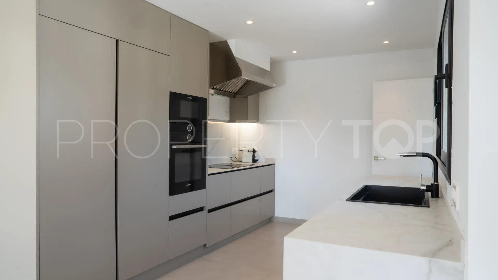 Villa de 4 dormitorios a la venta en Guadalmina Alta