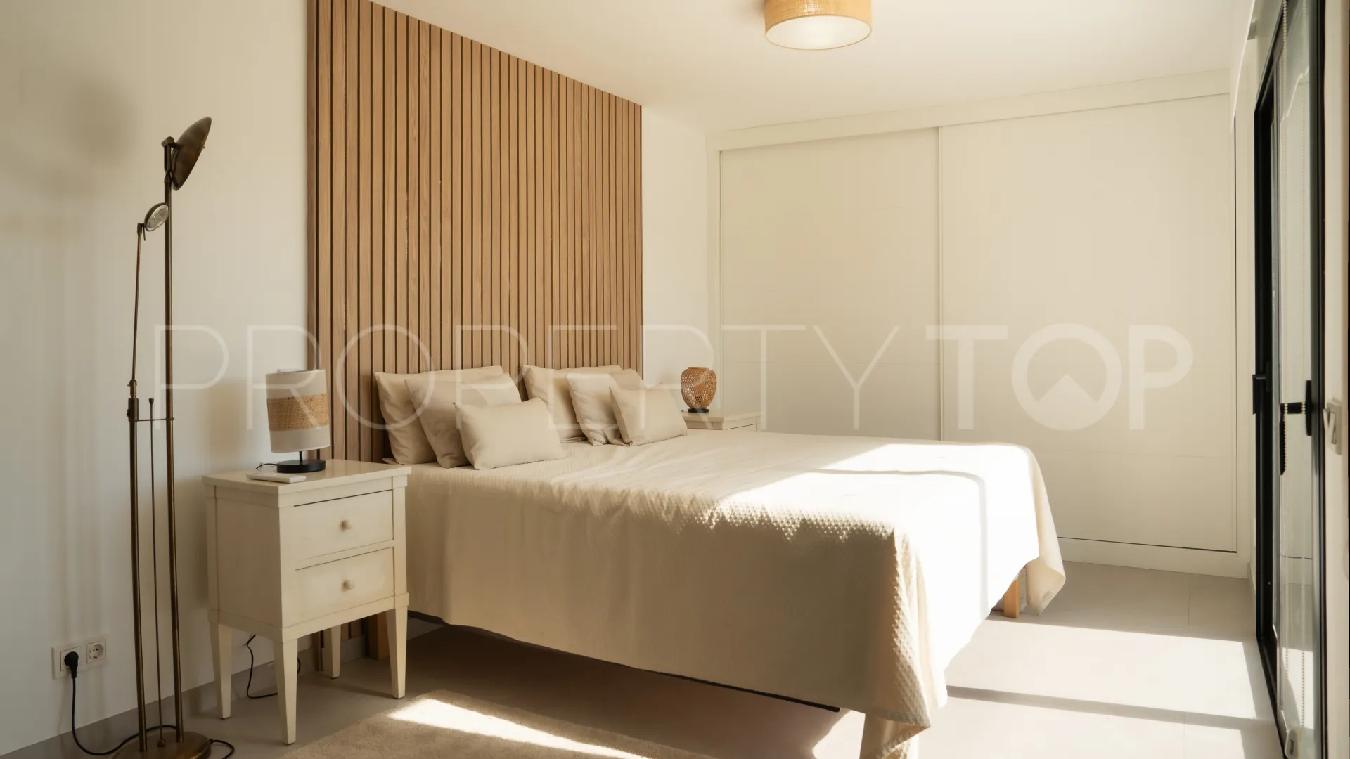 Villa de 4 dormitorios a la venta en Guadalmina Alta