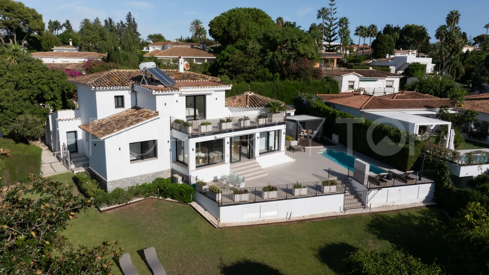Villa de 4 dormitorios a la venta en Guadalmina Alta