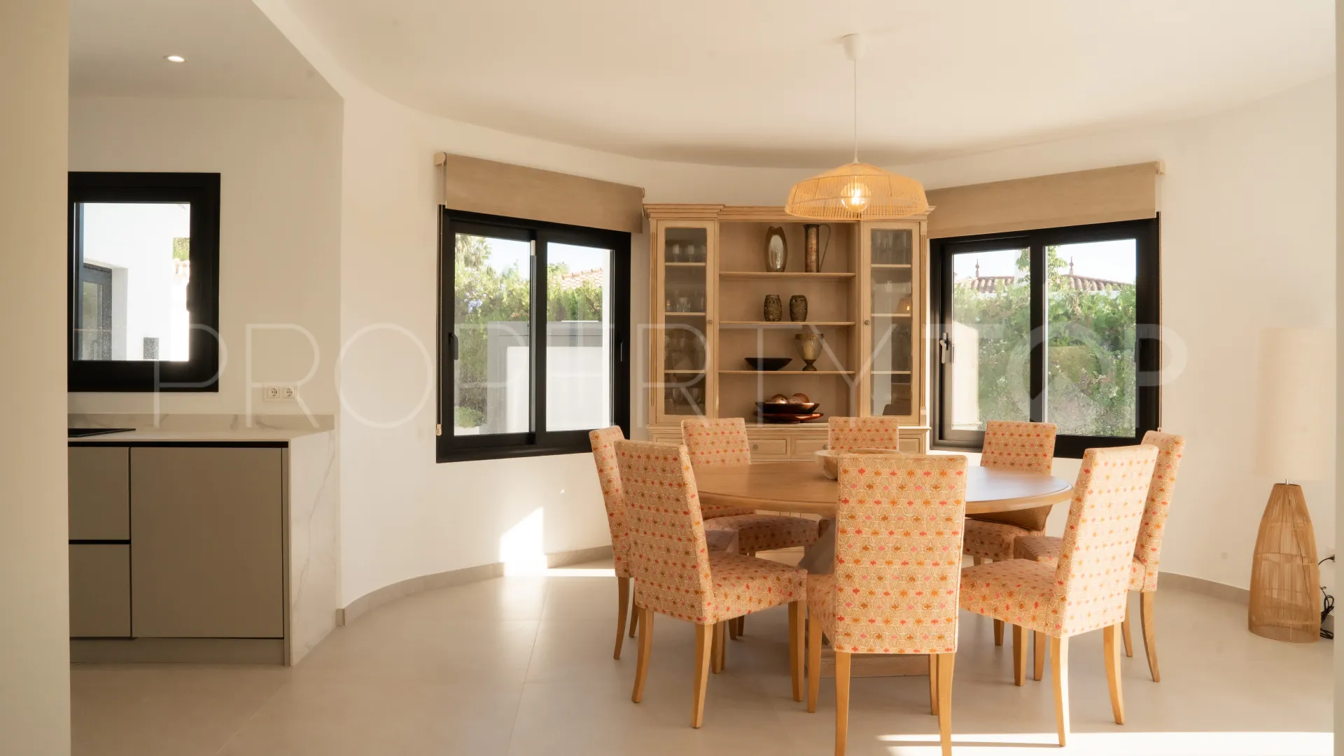 Villa de 4 dormitorios a la venta en Guadalmina Alta