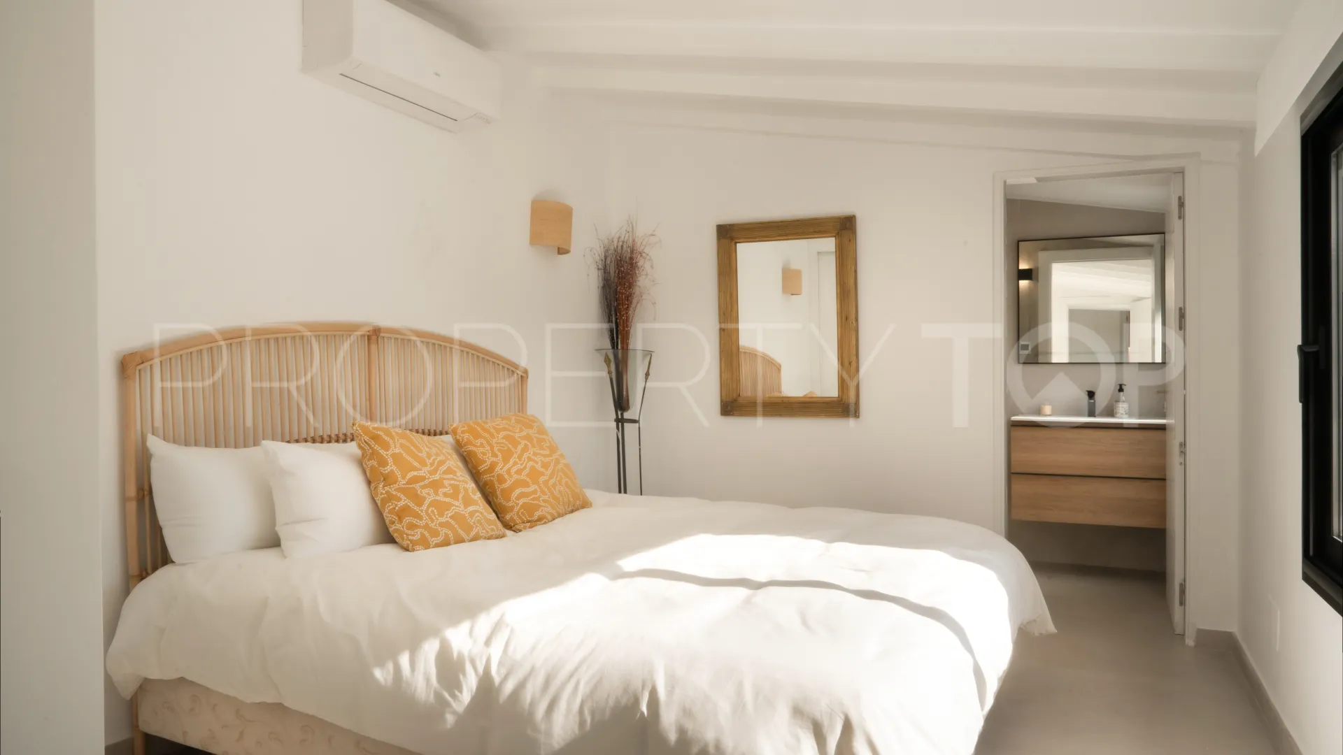 Villa de 4 dormitorios a la venta en Guadalmina Alta