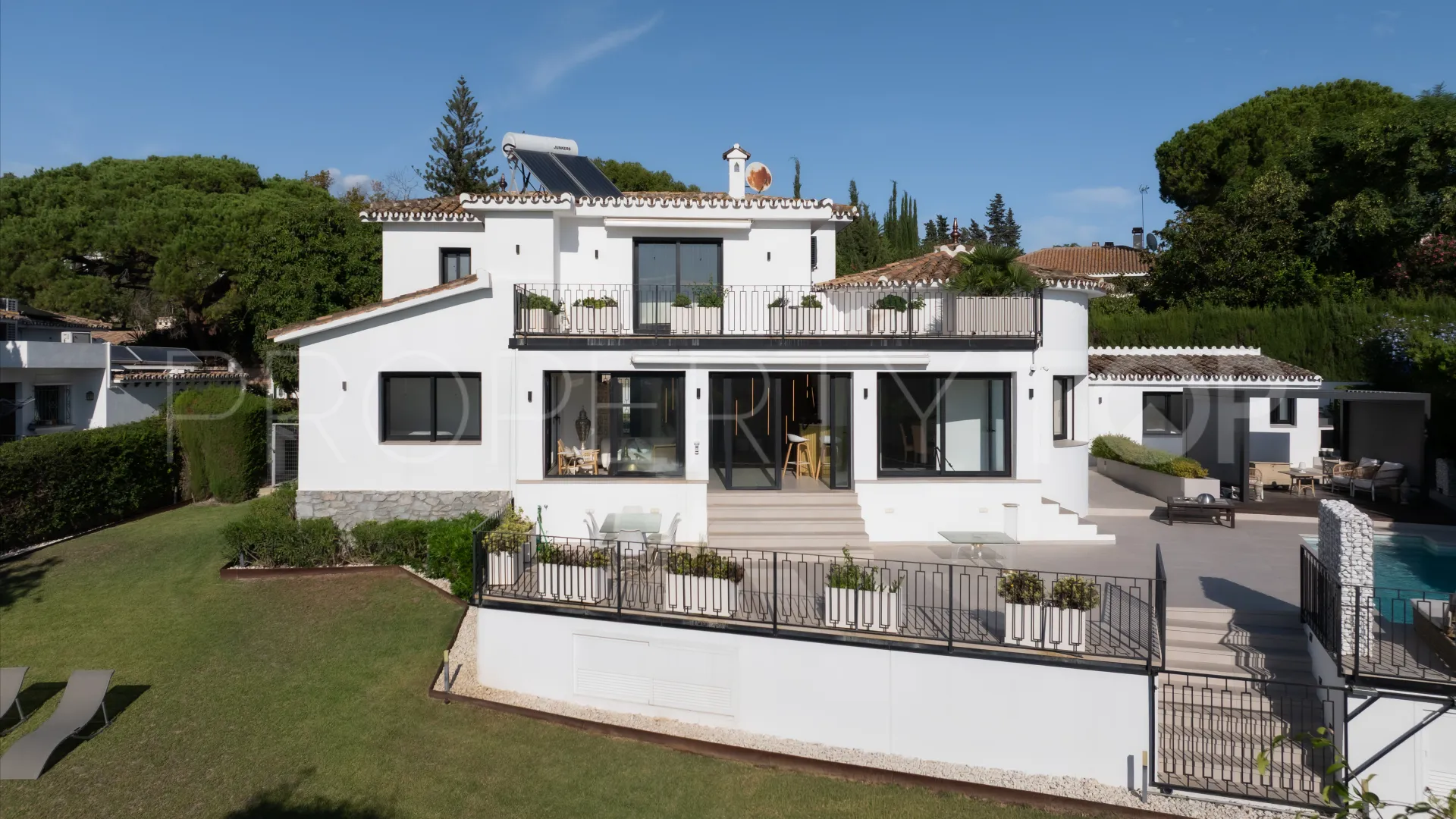 Villa de 4 dormitorios a la venta en Guadalmina Alta