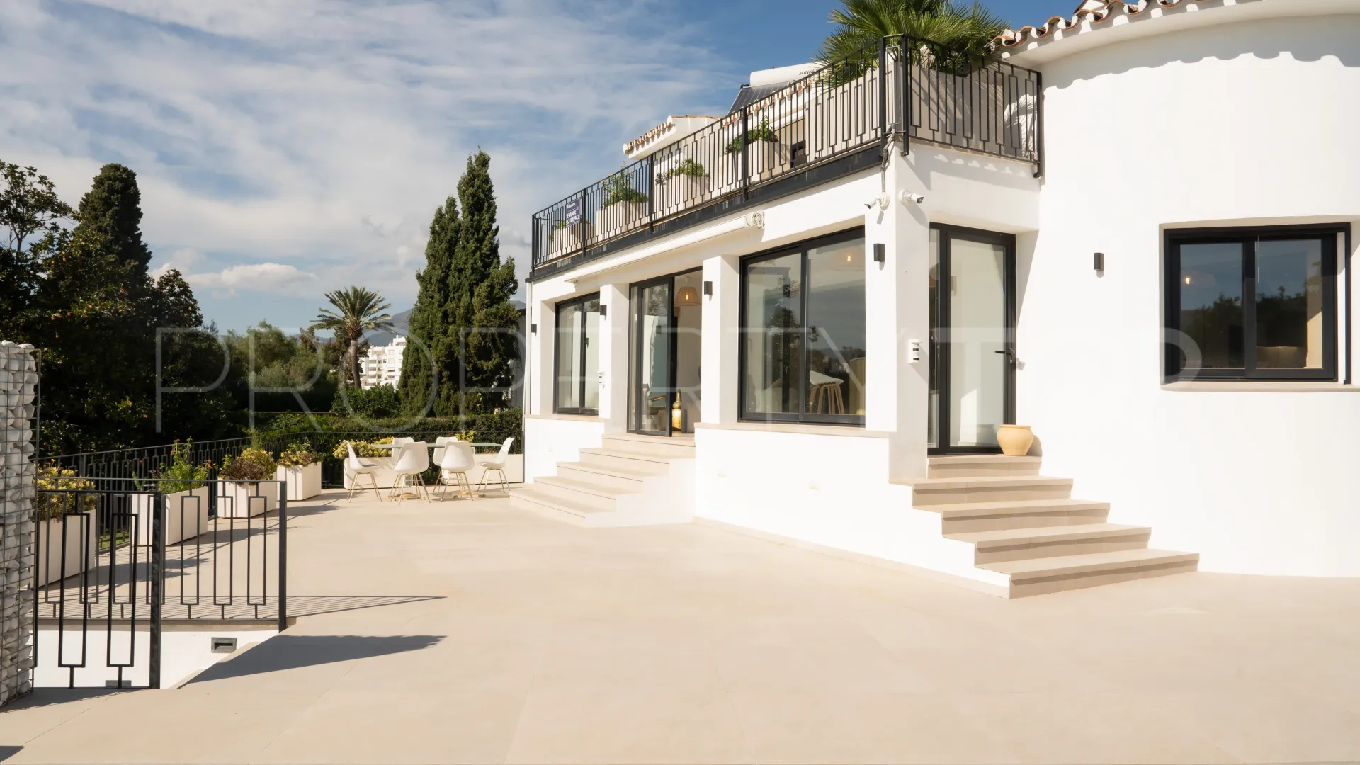 Villa de 4 dormitorios a la venta en Guadalmina Alta