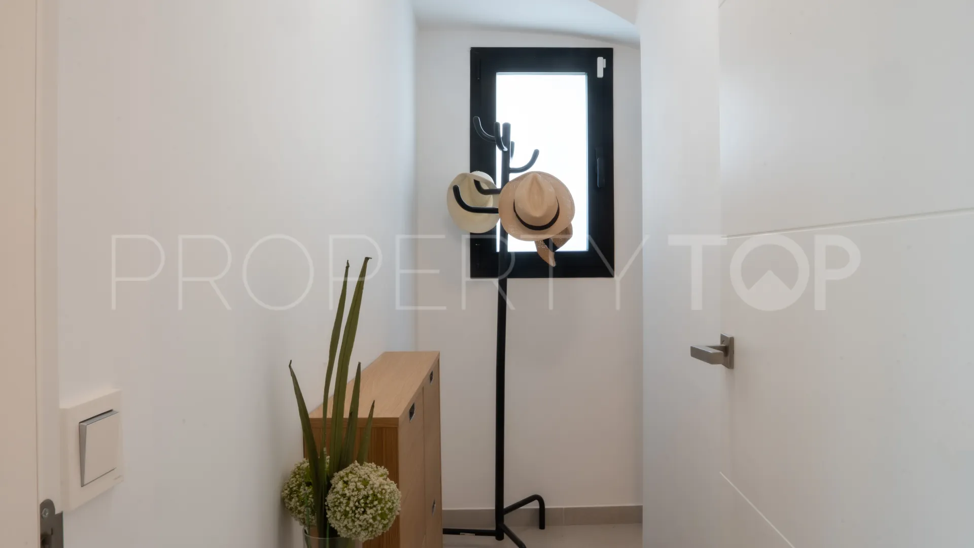 Villa de 4 dormitorios a la venta en Guadalmina Alta