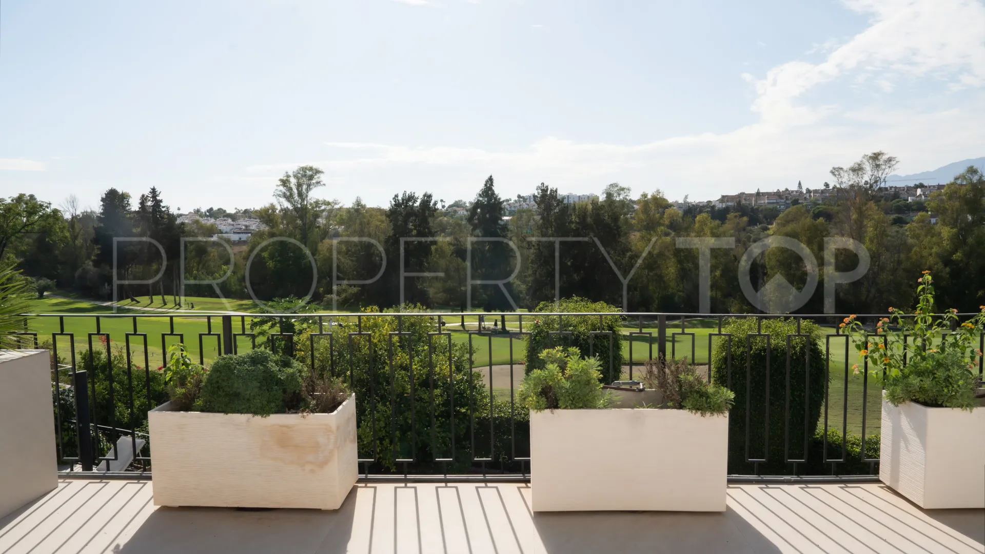 Villa de 4 dormitorios a la venta en Guadalmina Alta