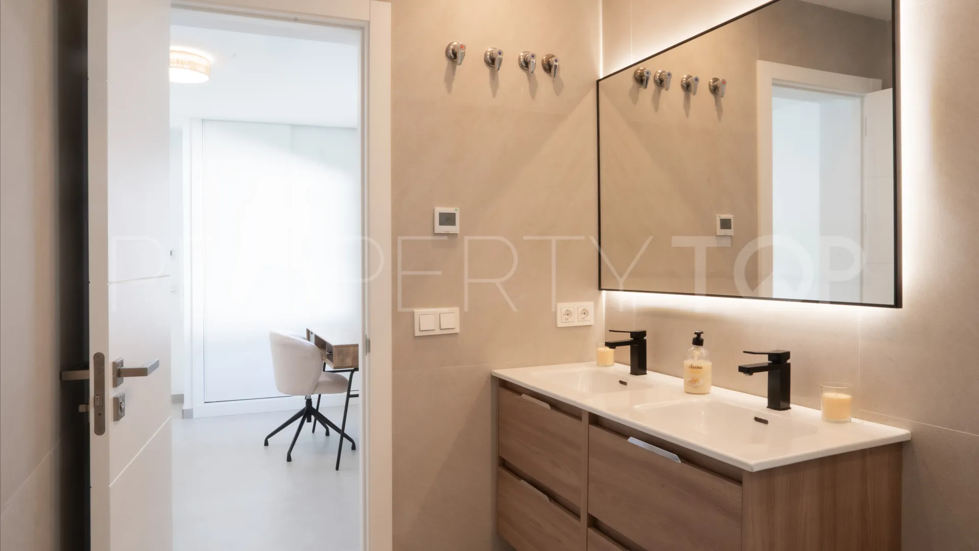 Villa de 4 dormitorios a la venta en Guadalmina Alta