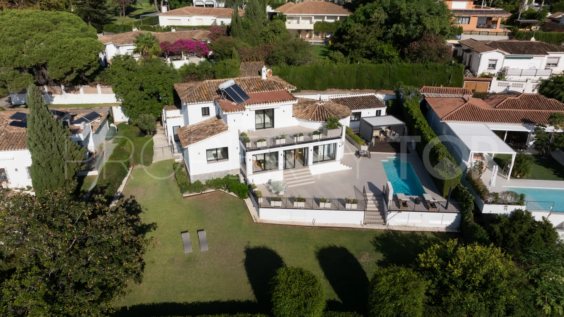 Villa de 4 dormitorios a la venta en Guadalmina Alta