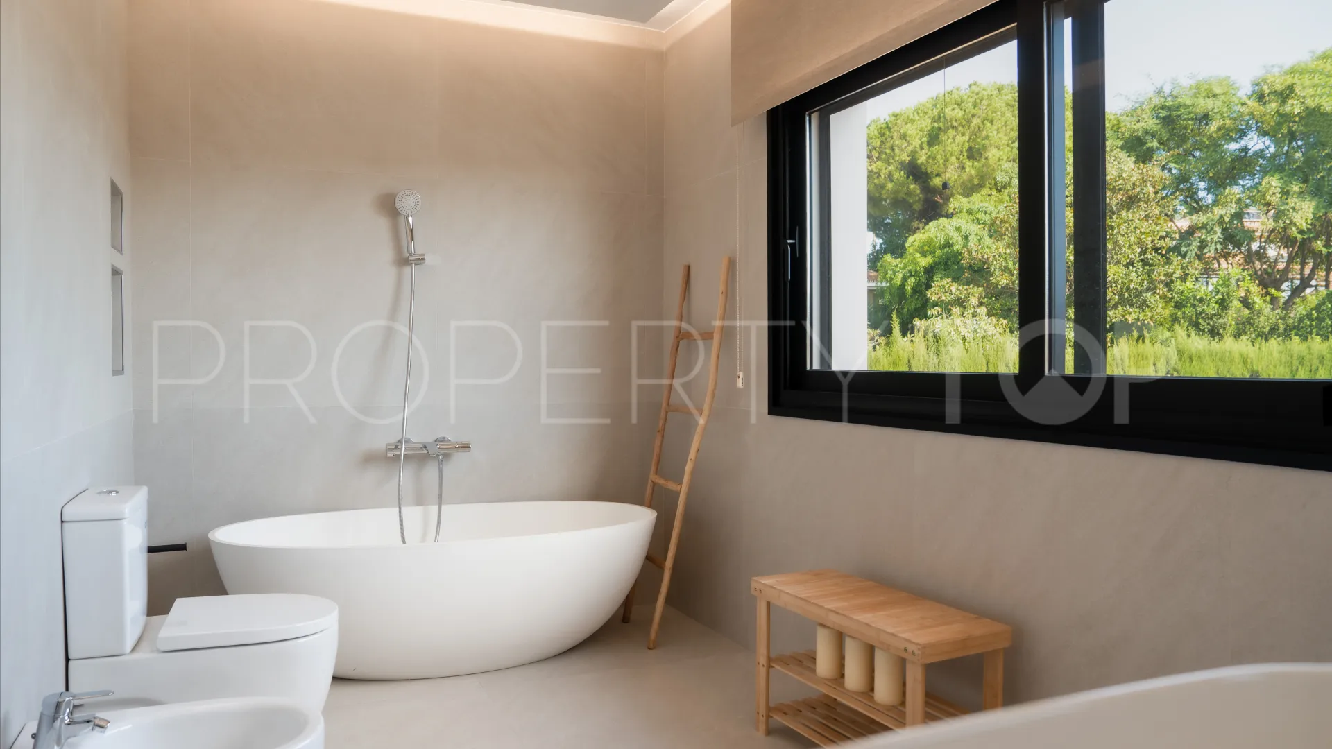 Villa de 4 dormitorios a la venta en Guadalmina Alta