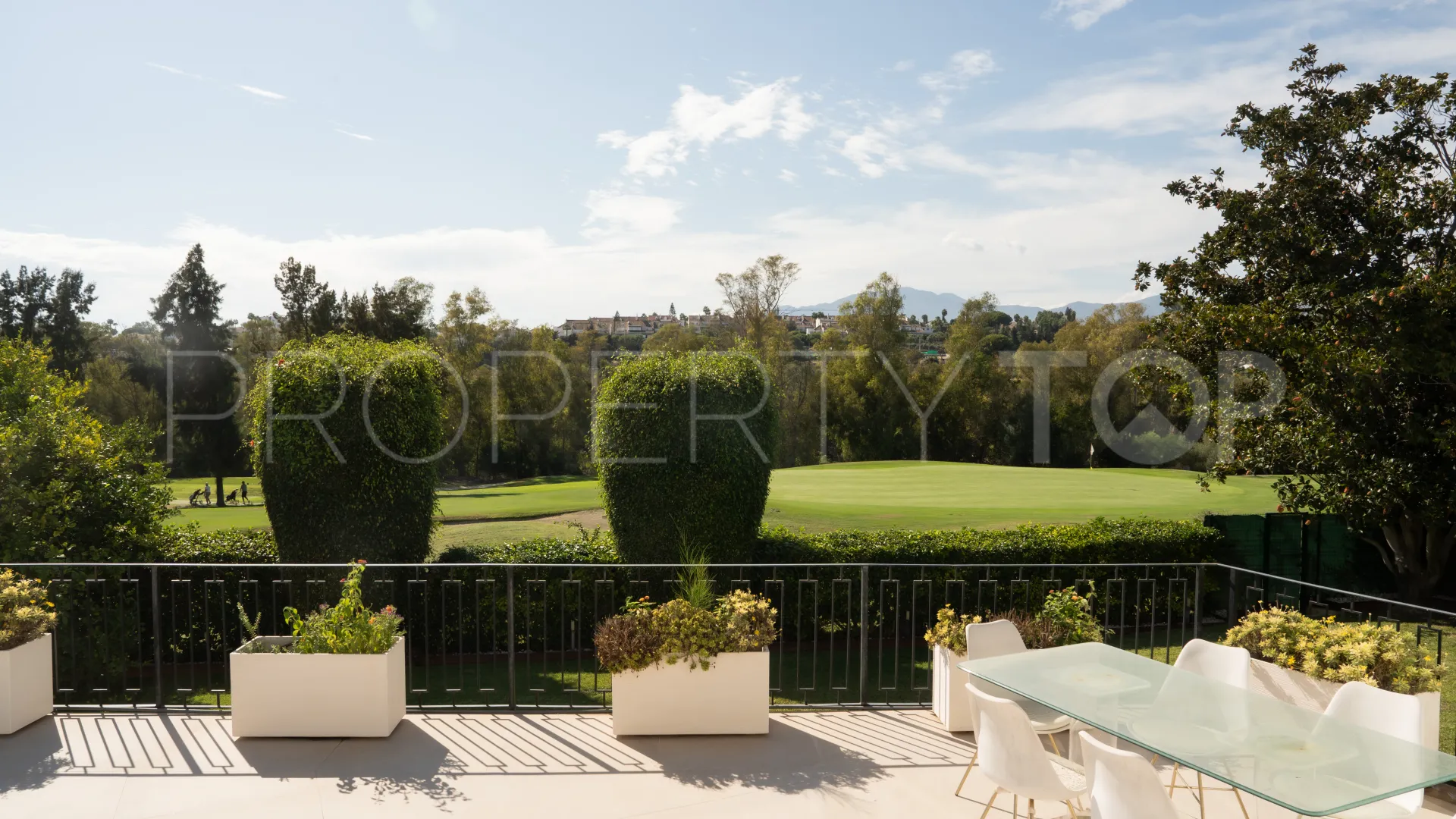Villa de 4 dormitorios a la venta en Guadalmina Alta