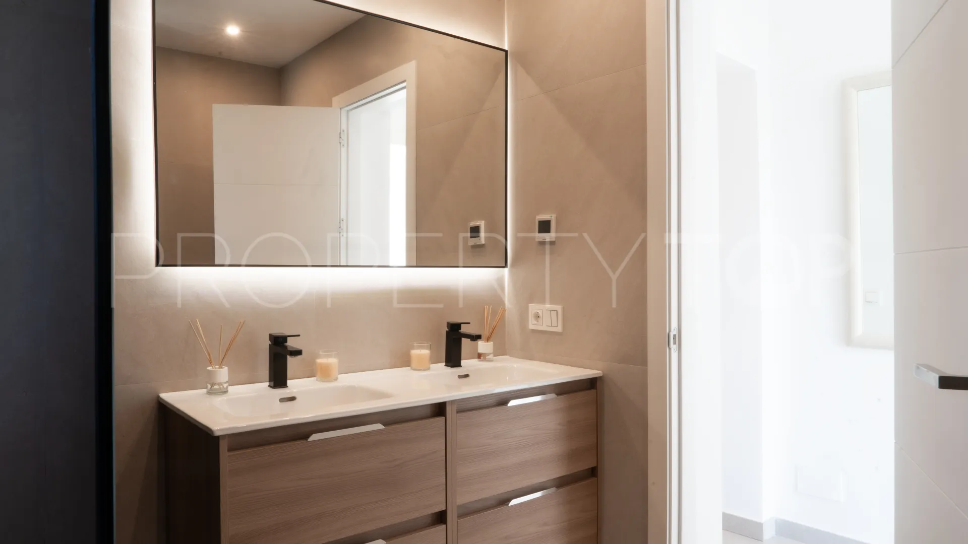 Villa de 4 dormitorios a la venta en Guadalmina Alta