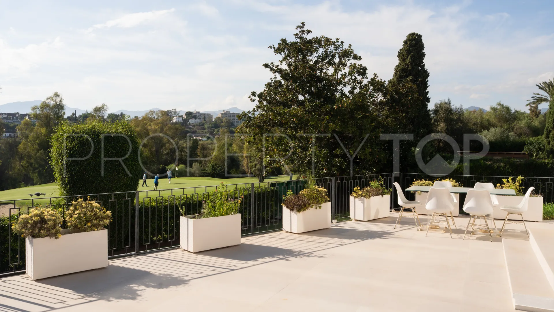 Villa de 4 dormitorios a la venta en Guadalmina Alta