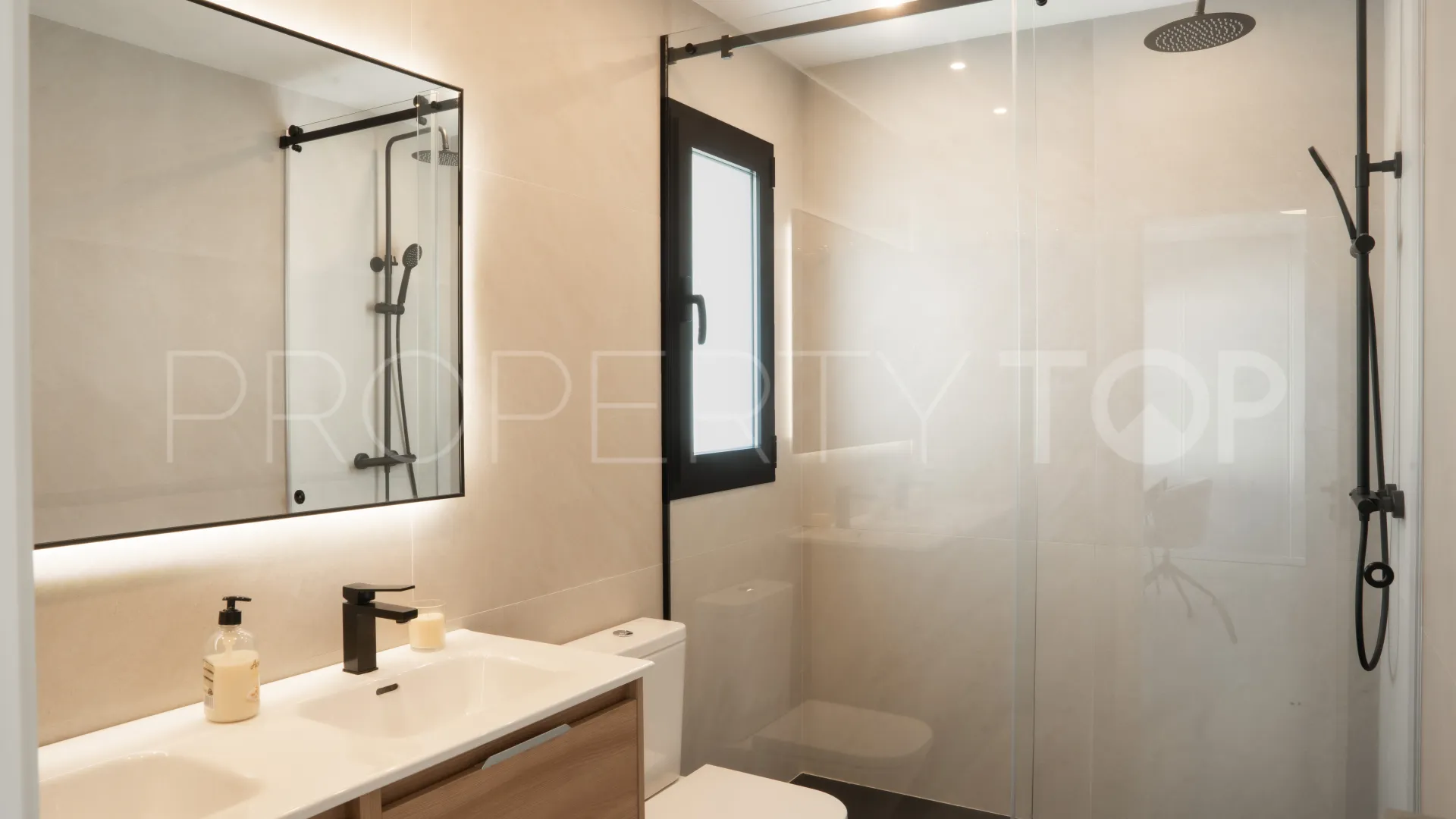 Villa de 4 dormitorios a la venta en Guadalmina Alta