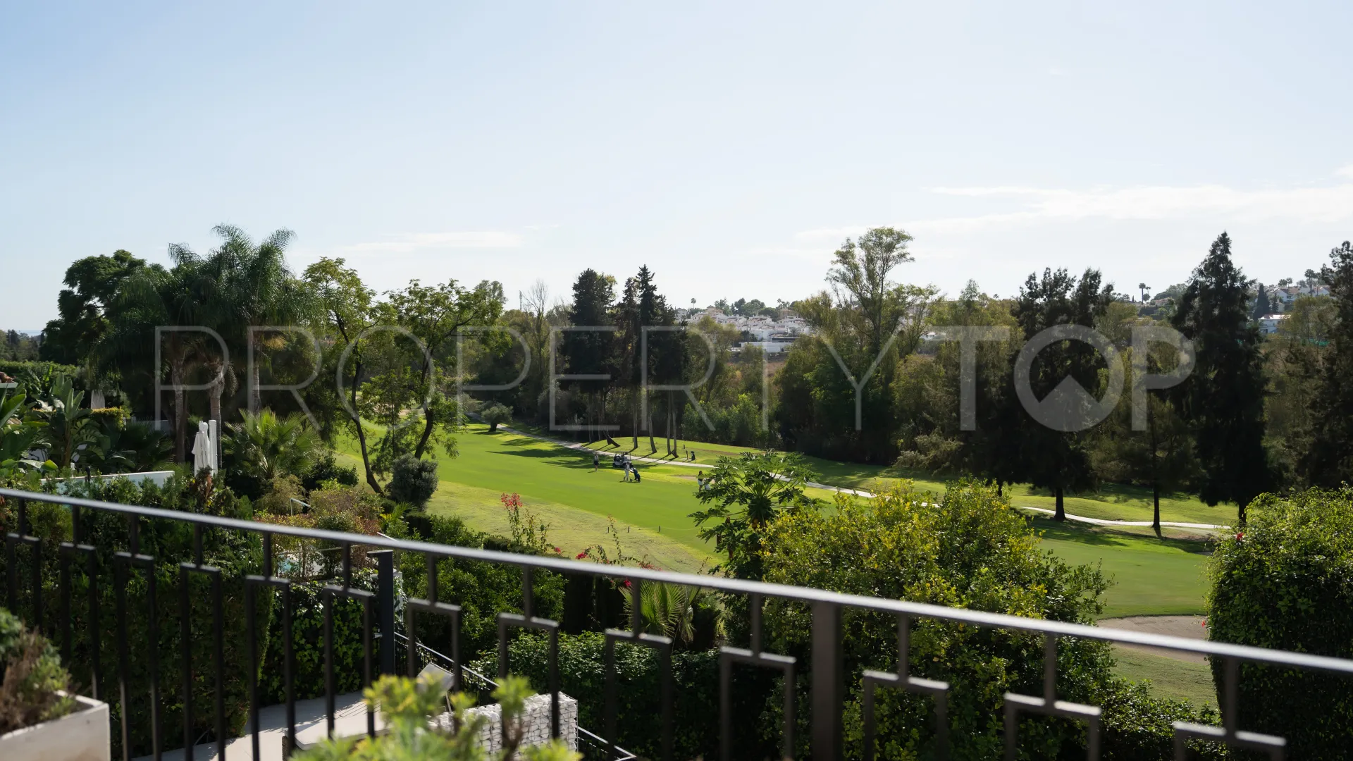 Villa de 4 dormitorios a la venta en Guadalmina Alta
