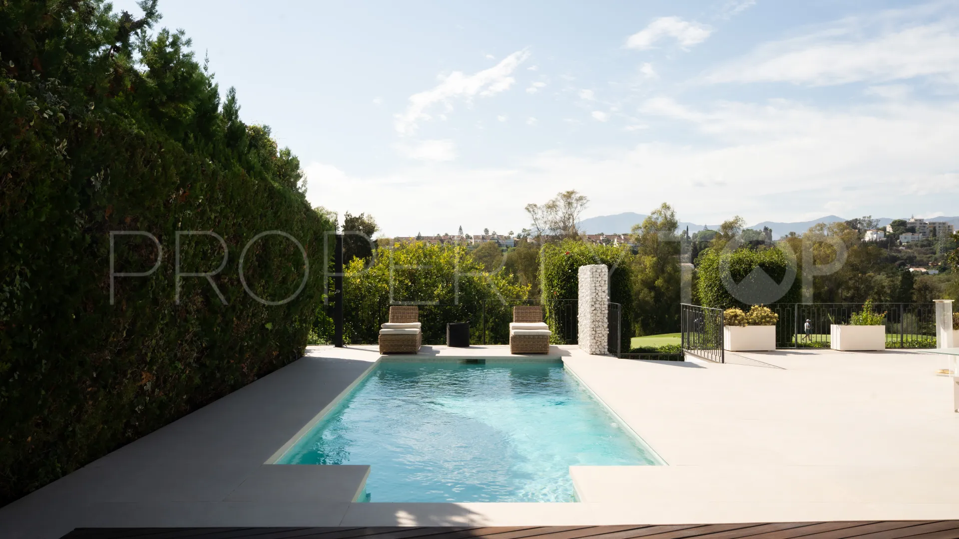 Villa de 4 dormitorios a la venta en Guadalmina Alta
