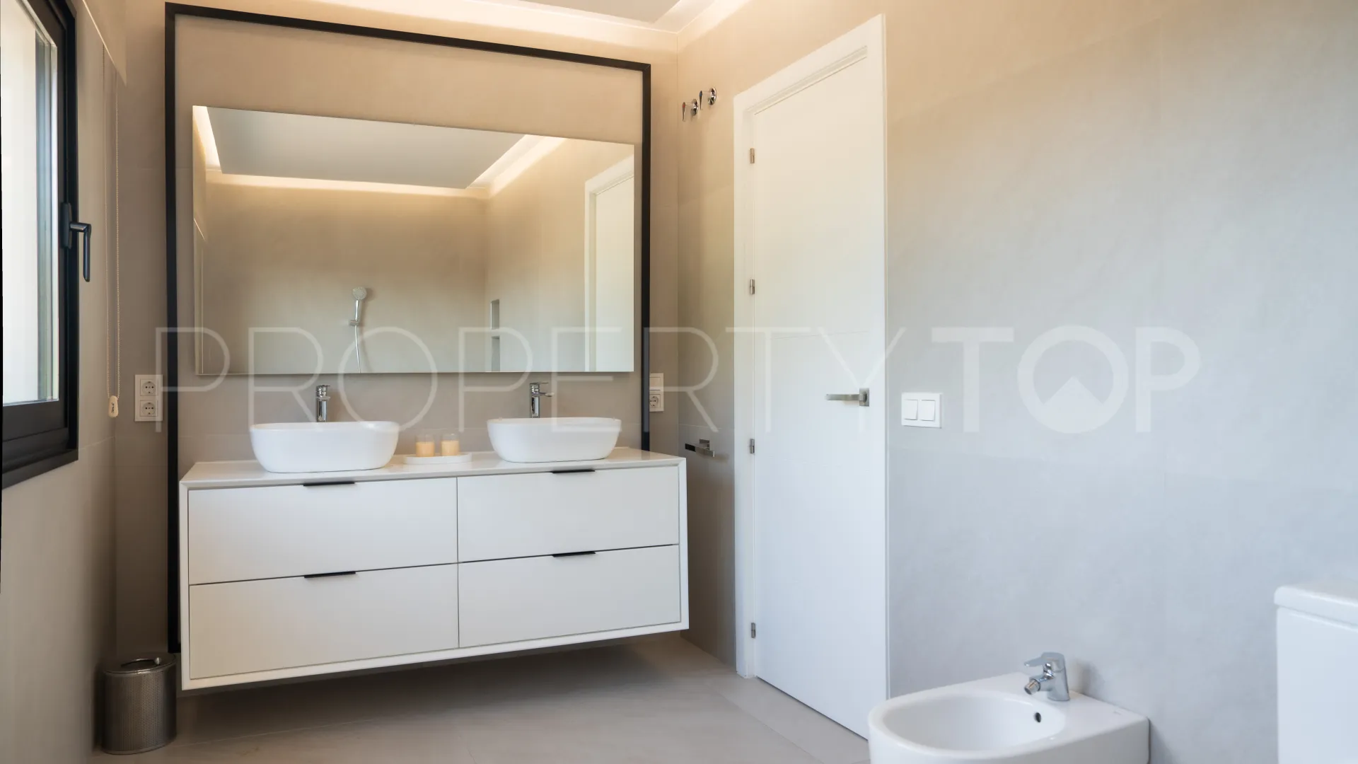 Villa de 4 dormitorios a la venta en Guadalmina Alta