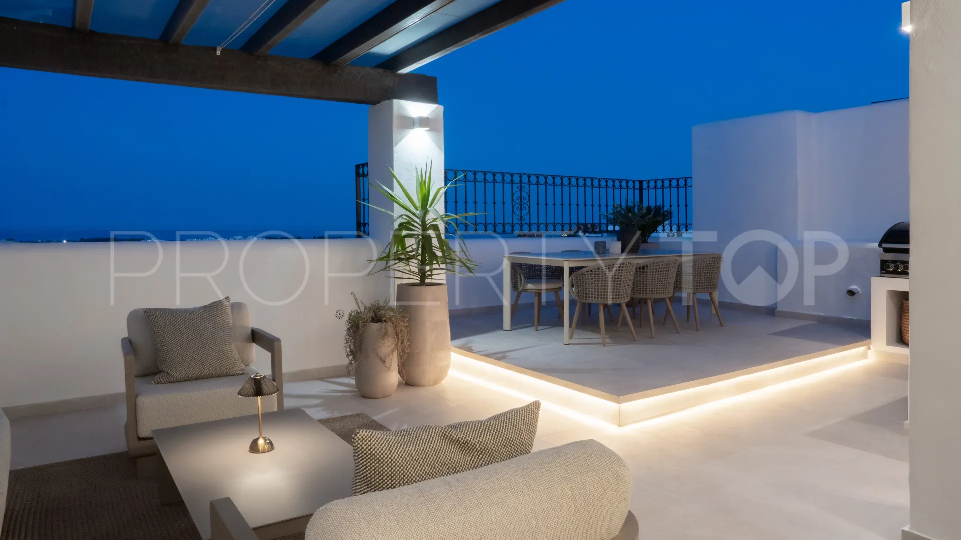 Se vende atico duplex en Lomas del Marqués