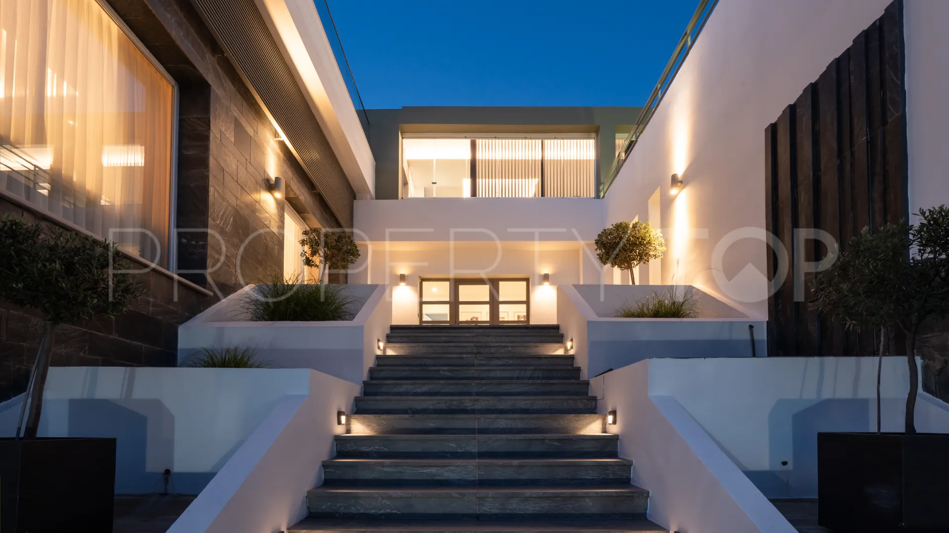Villa de 5 dormitorios en venta en Torrenueva