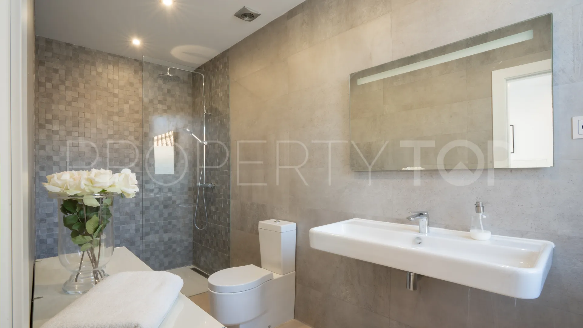Villa de 5 dormitorios en venta en Torrenueva