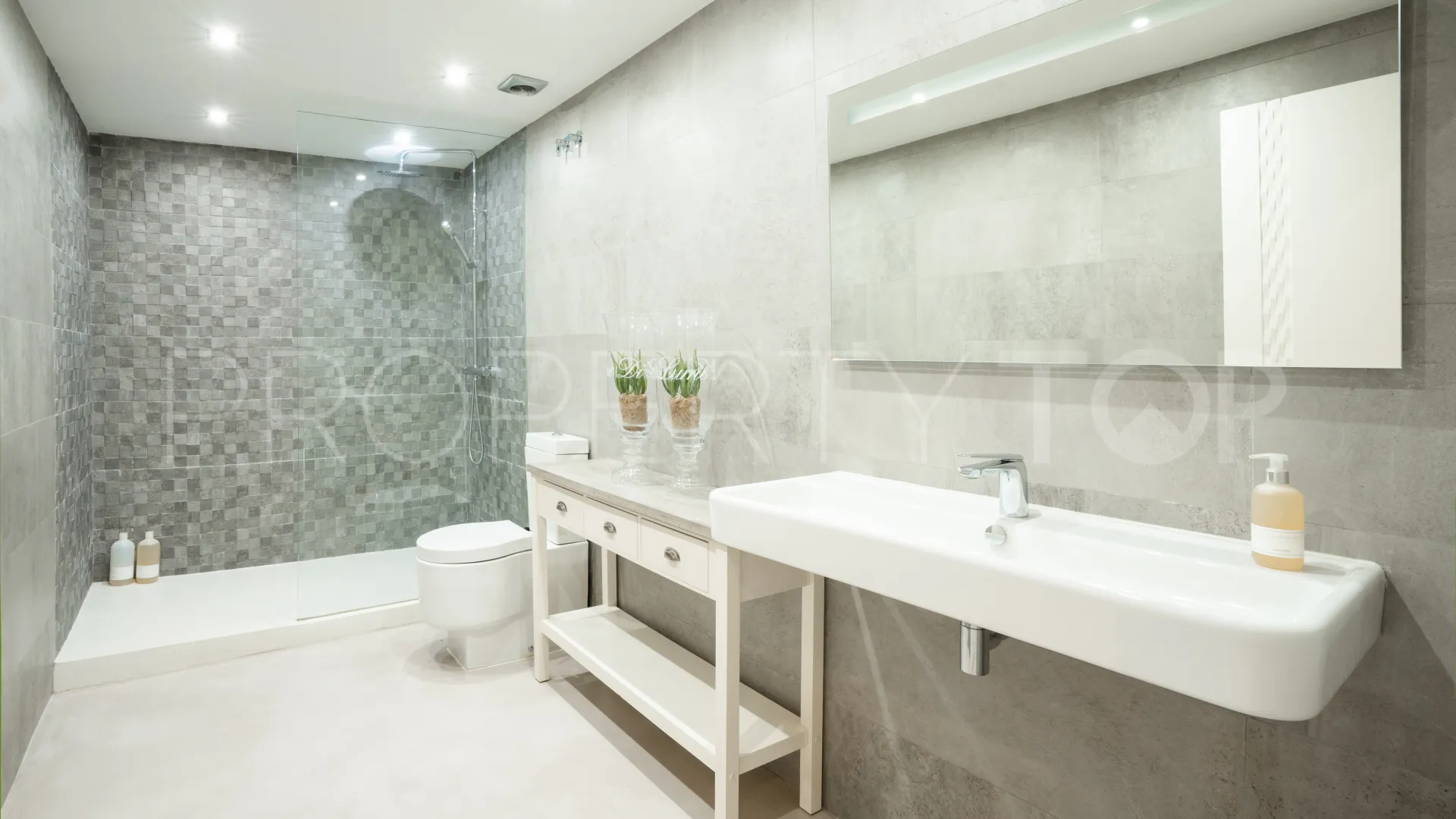 Villa de 5 dormitorios en venta en Torrenueva