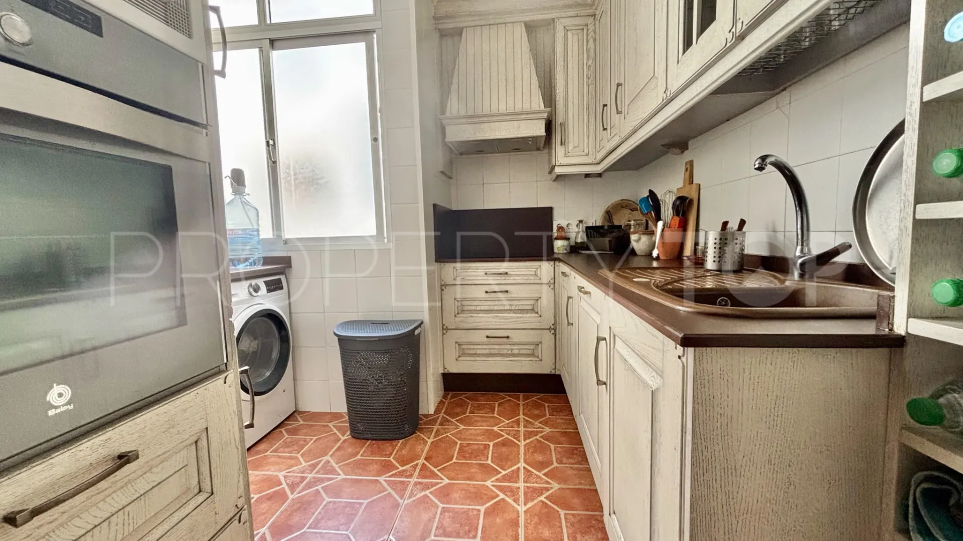 For sale apartment in Estepona Centre with 3 bedrooms