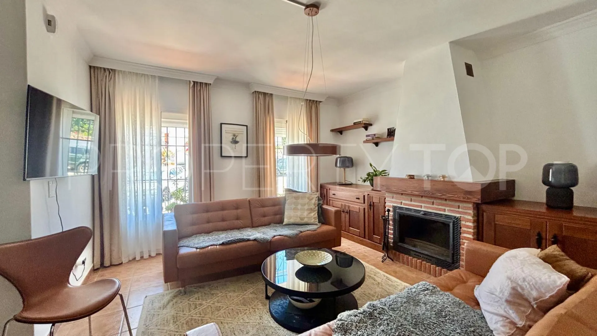 Estepona Centre 5 bedrooms town house for sale