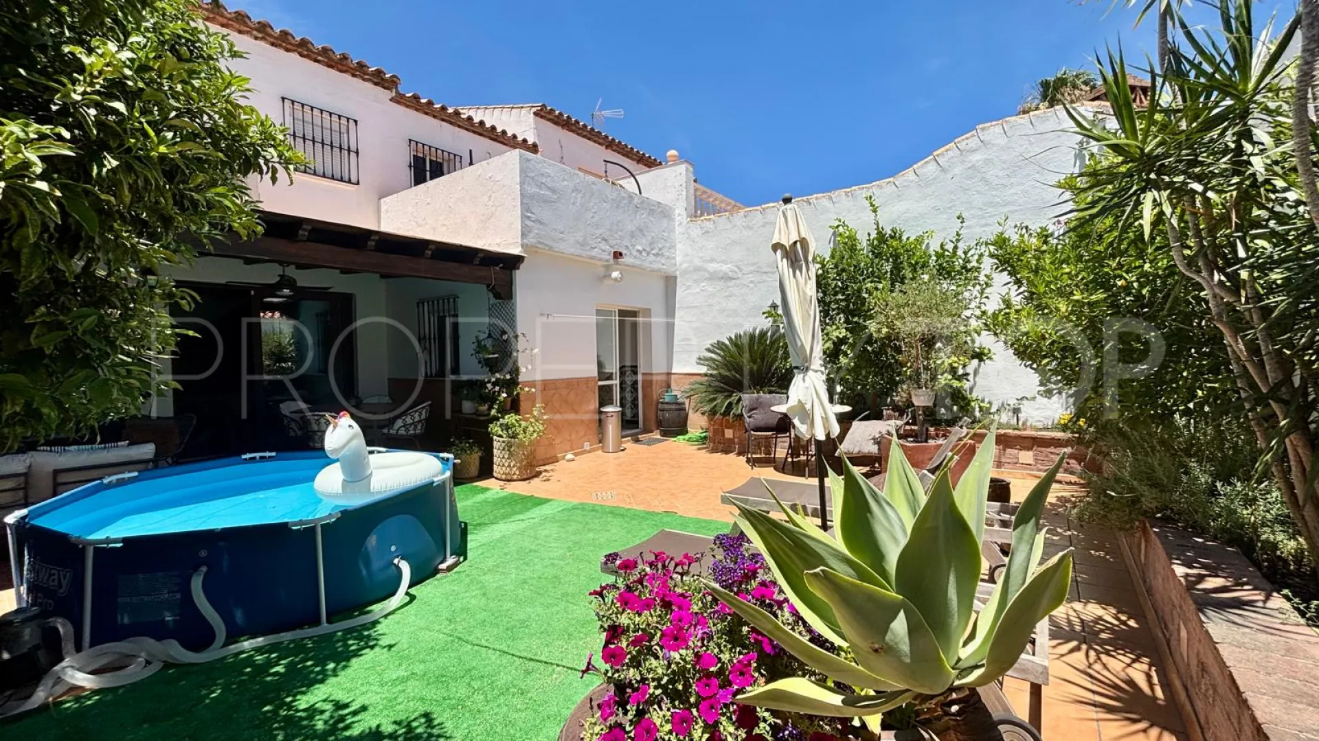Estepona Centre 5 bedrooms town house for sale