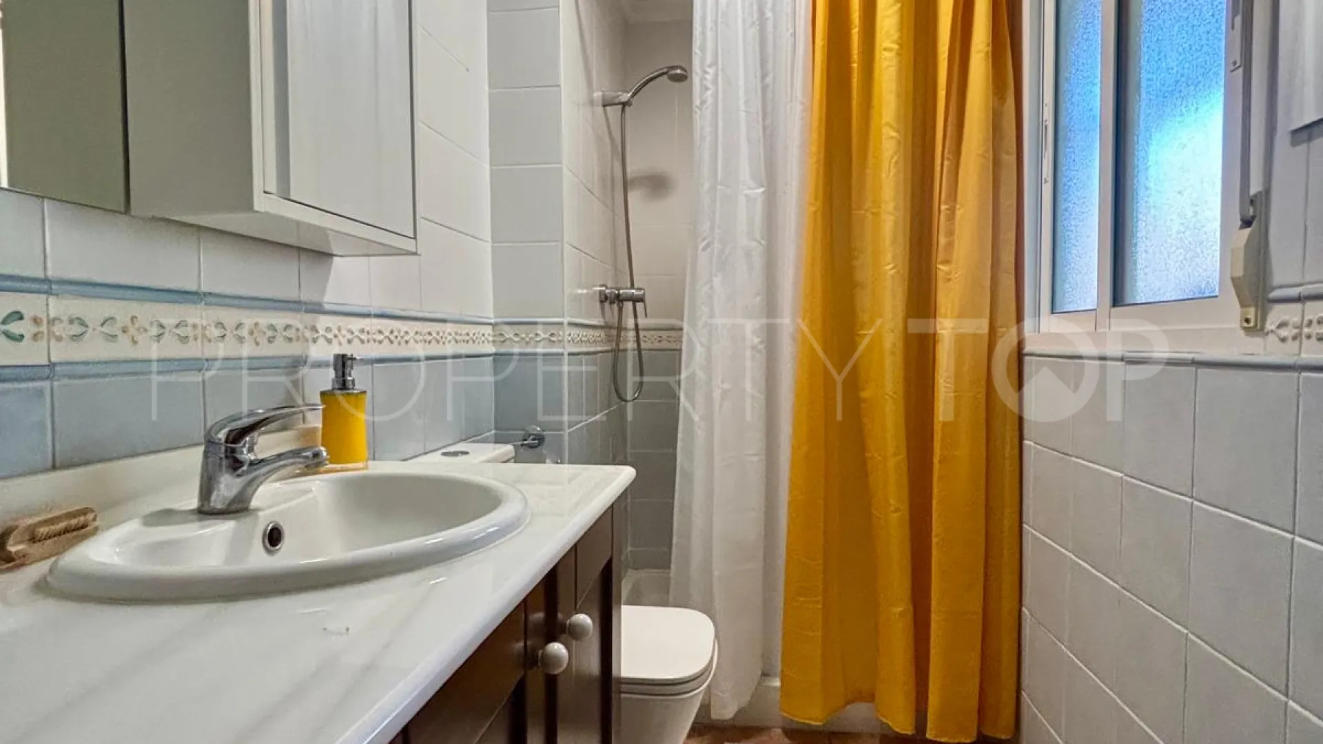 Estepona Centre 5 bedrooms town house for sale
