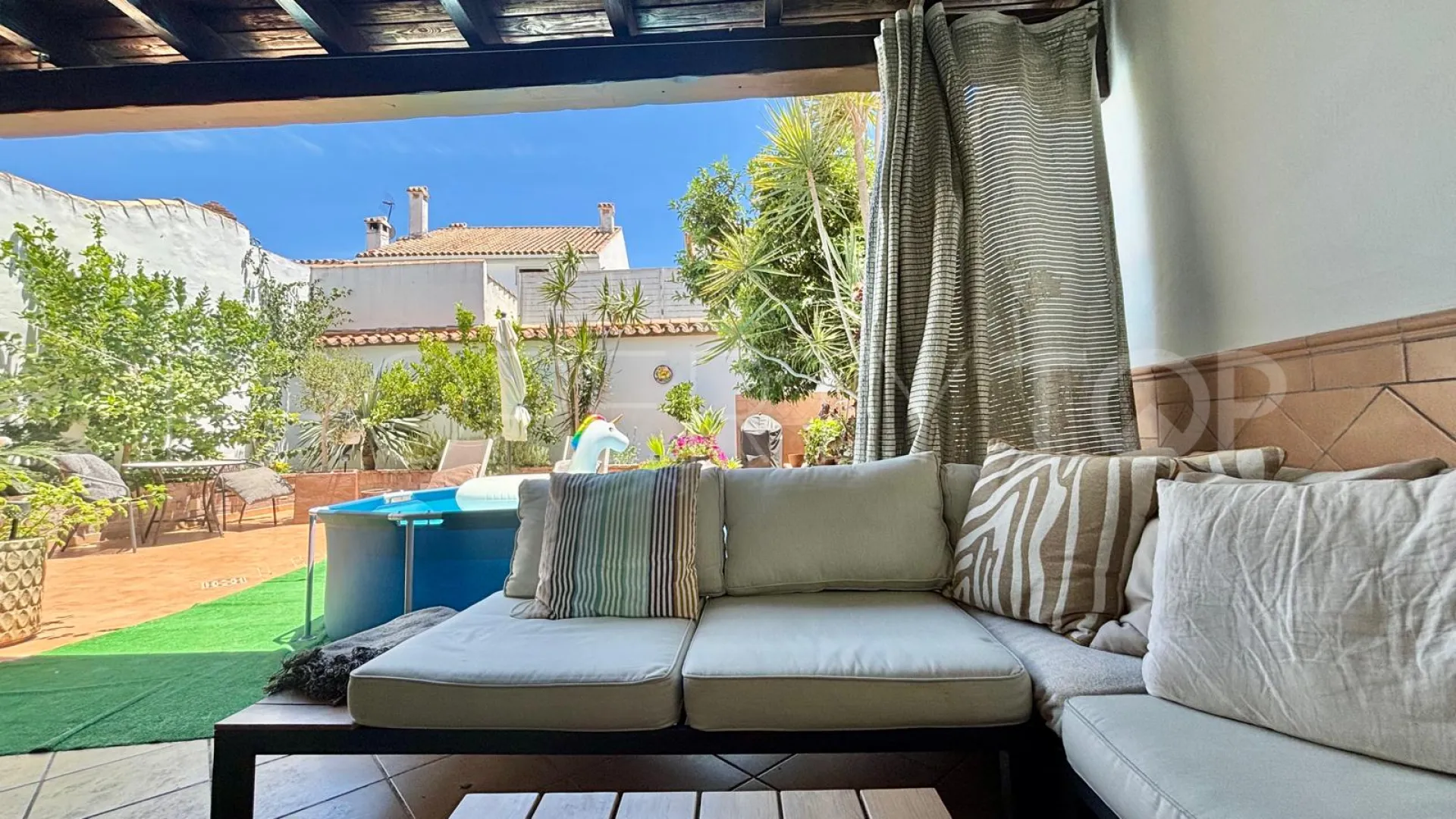 Estepona Centre 5 bedrooms town house for sale