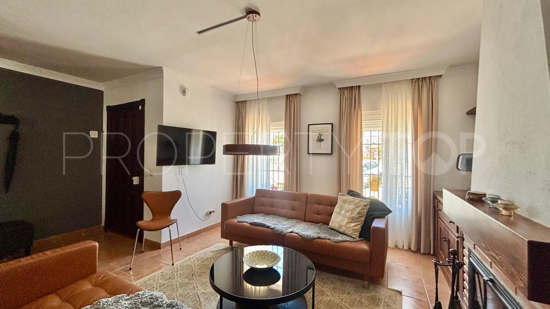 Estepona Centre 5 bedrooms town house for sale