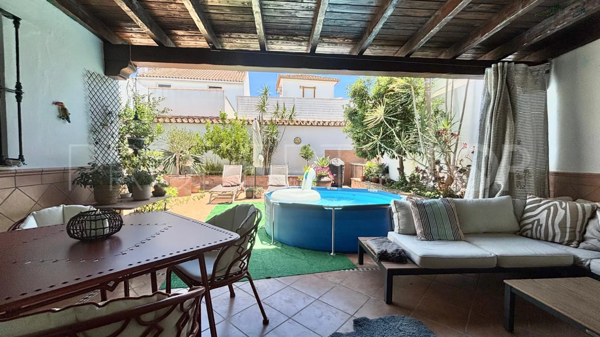 Estepona Centre 5 bedrooms town house for sale